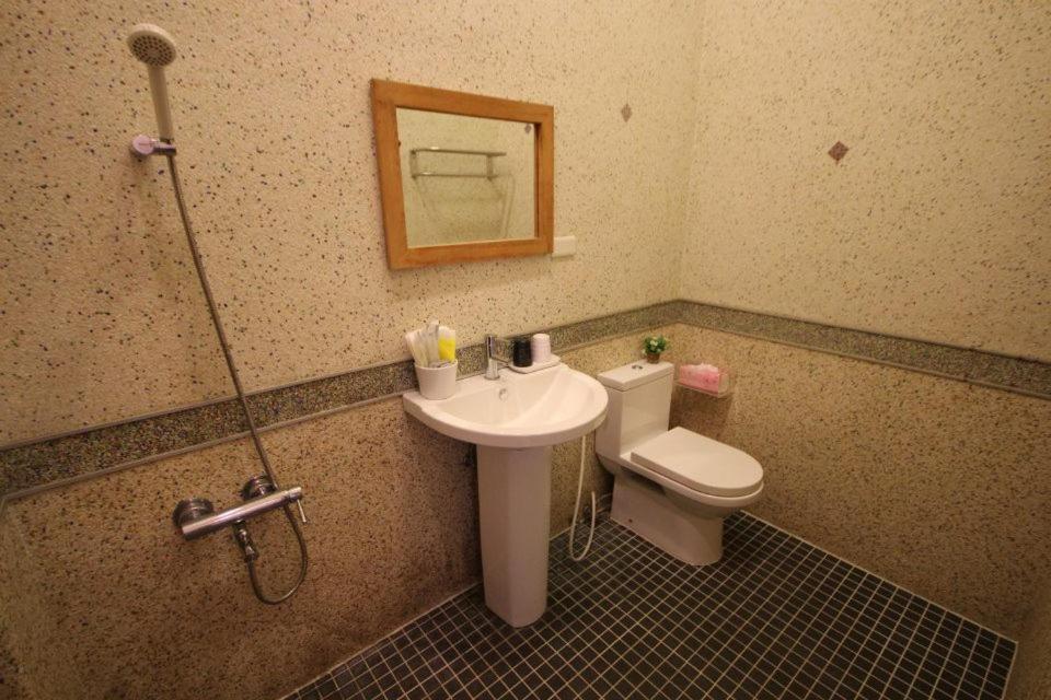 Quadruple Room - Photo 2
