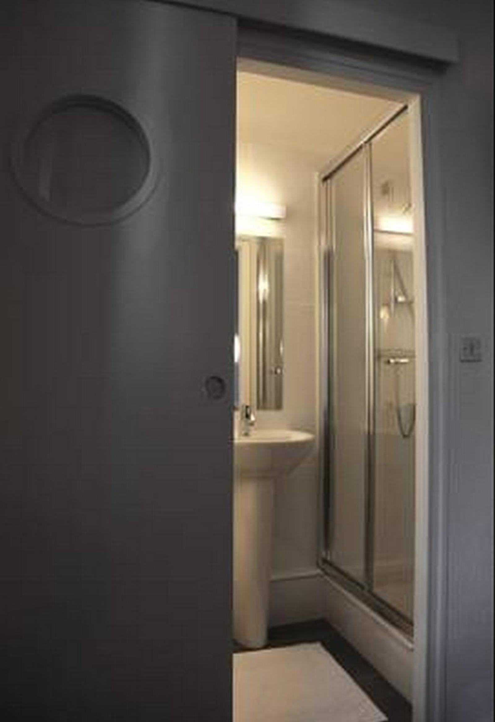 Twin Room - Photo 2