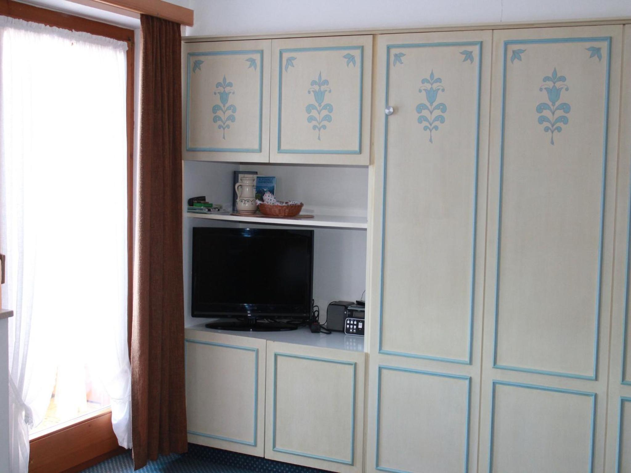 One-Bedroom Apartment (2 Adults + 2 Children)