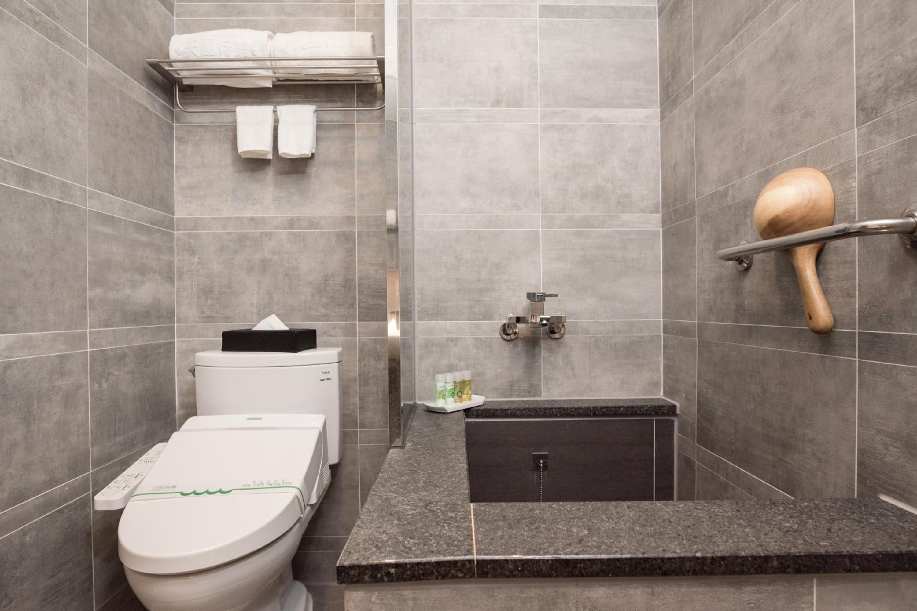Deluxe Double Room with Bath photo 3