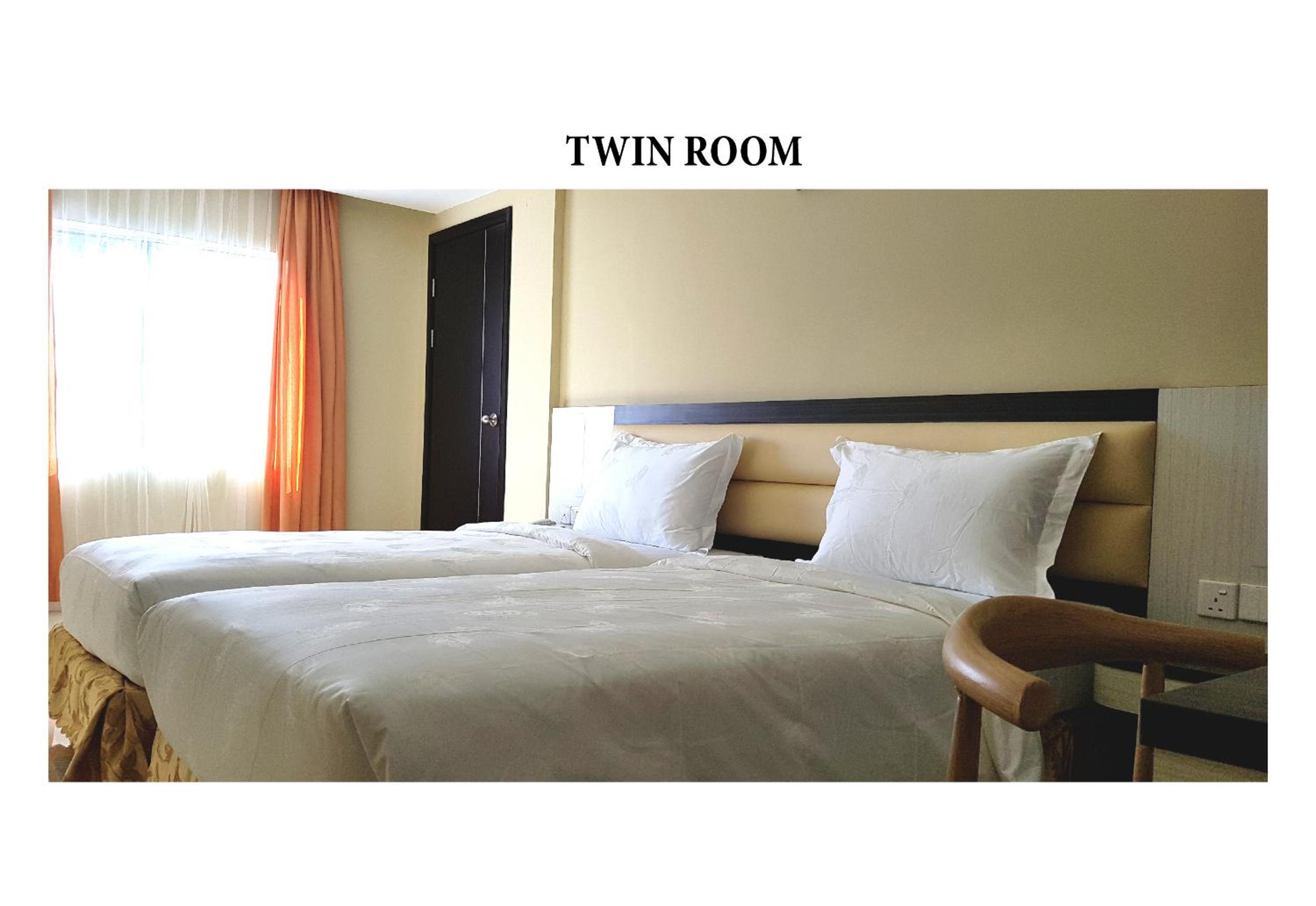 Twin Room - Photo 3