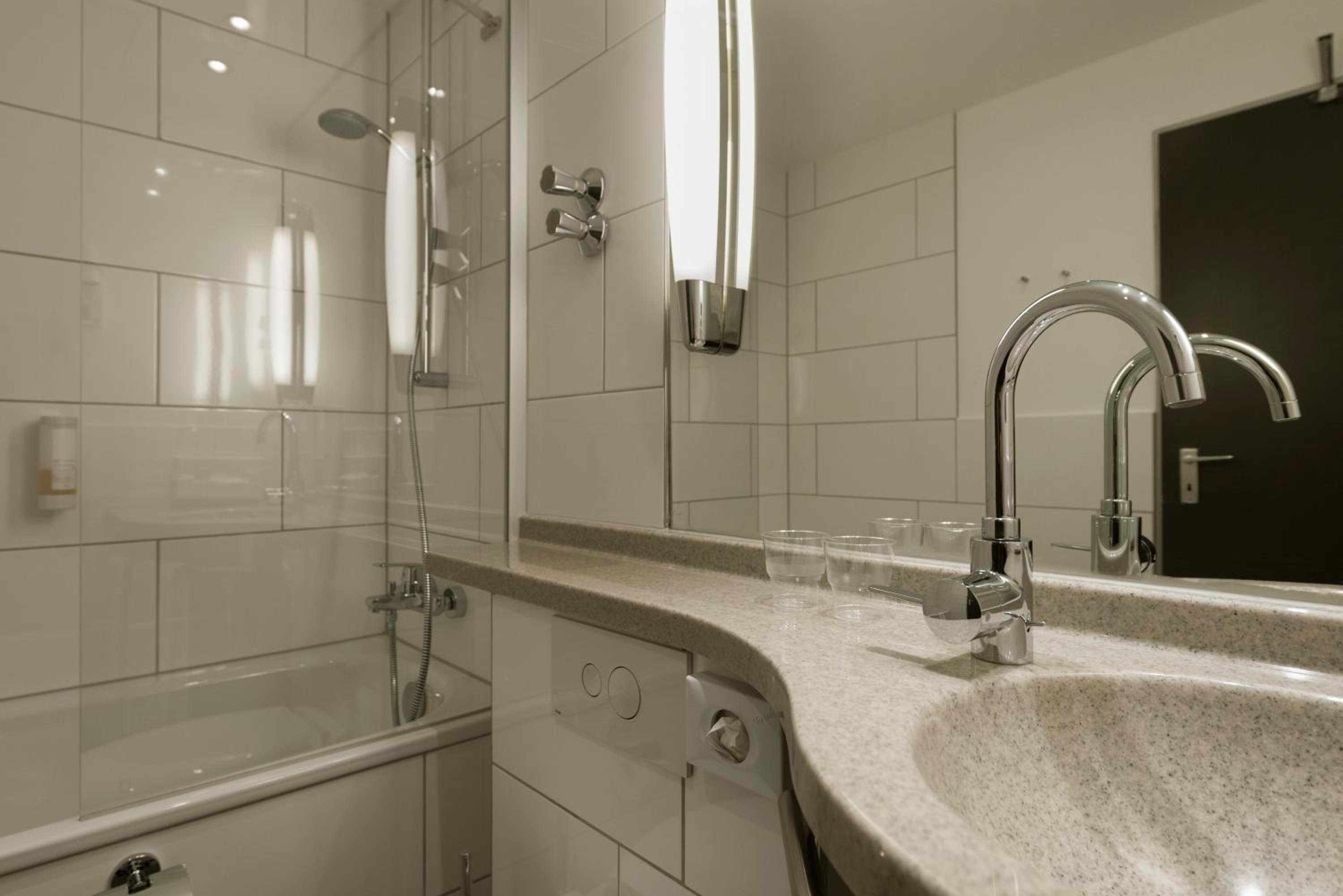 Standard Double Room - Photo 6