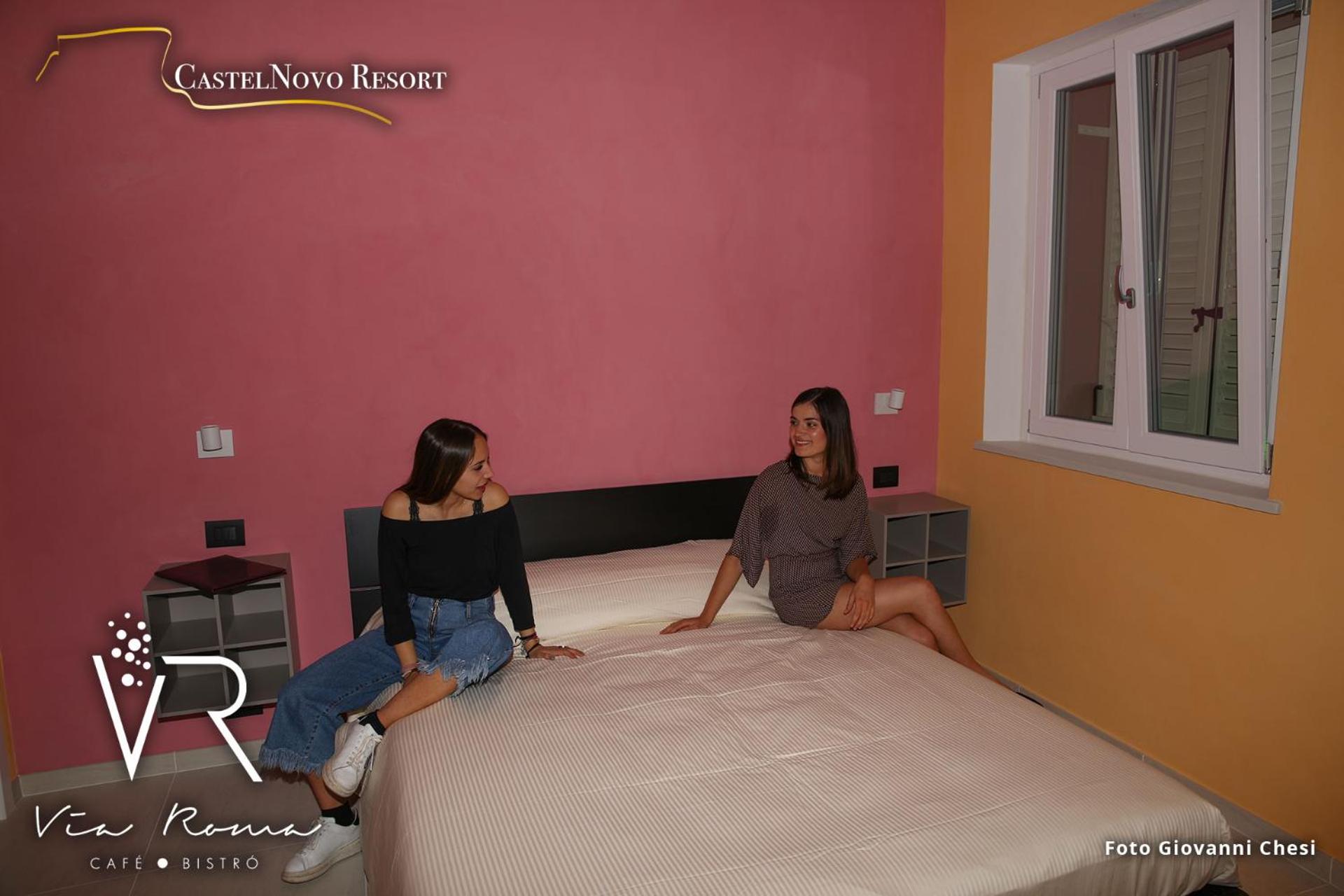 Apartment with Balcony - Photo 5