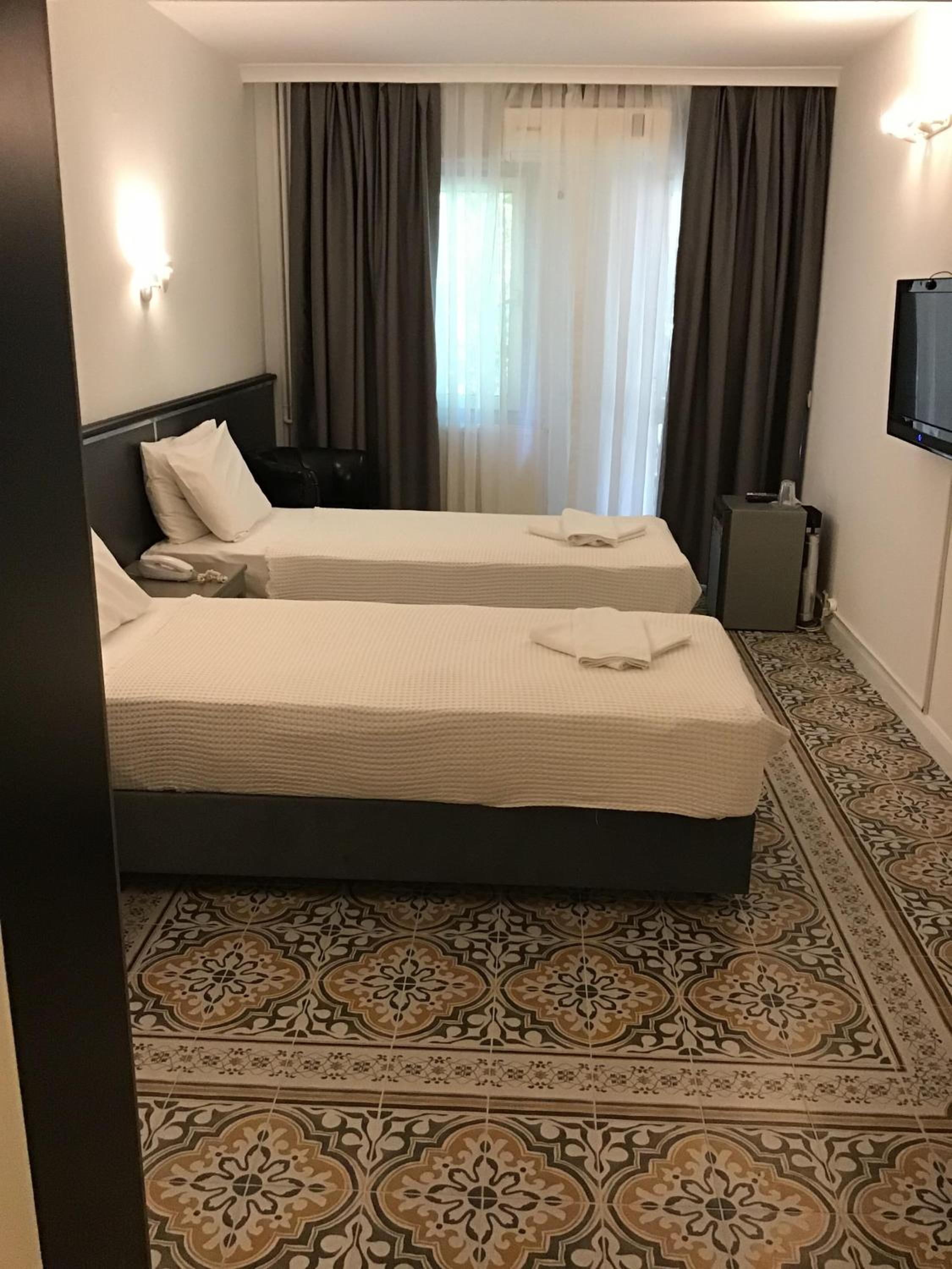 Standard Double or Twin Room photo 3