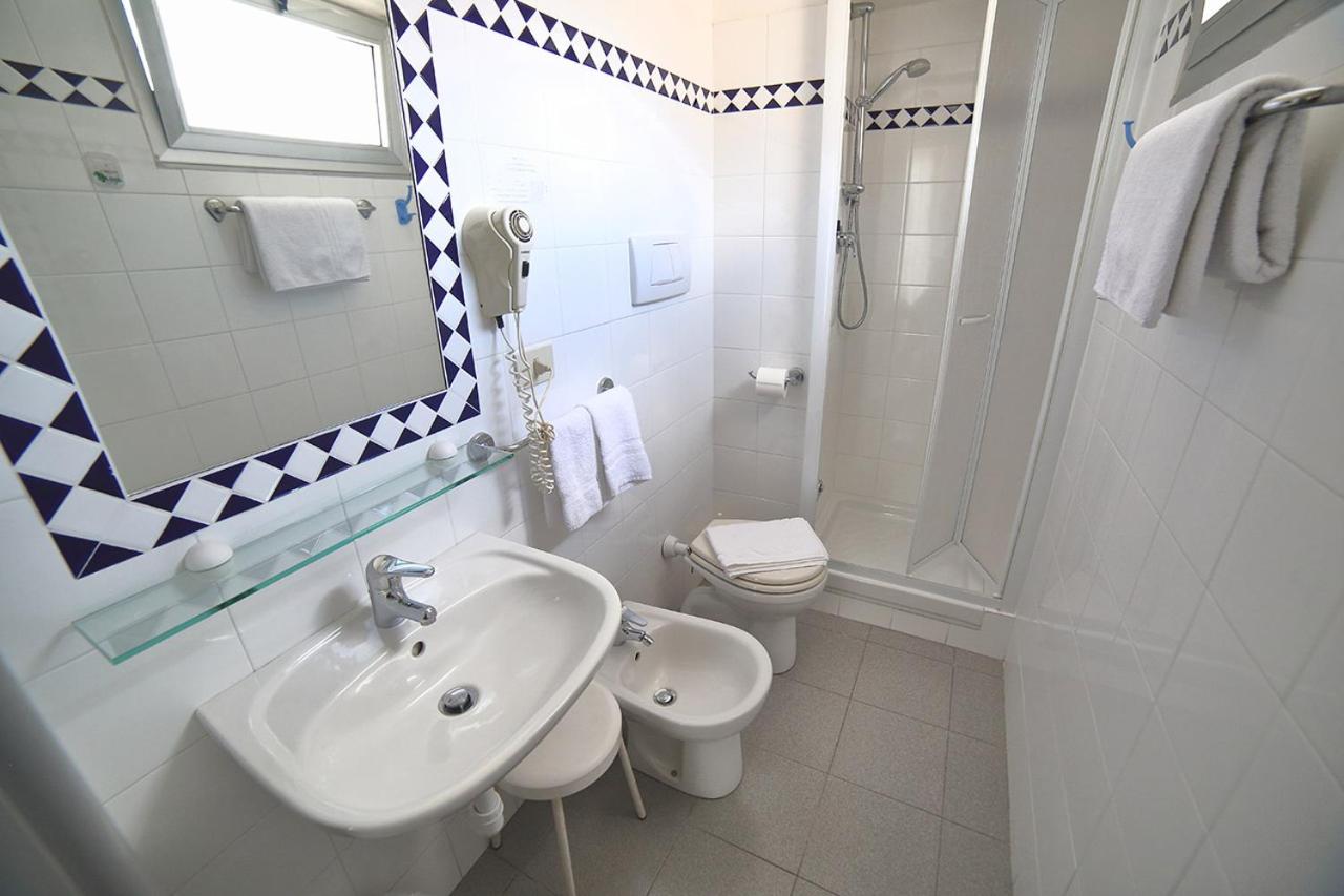 Double or Twin Room photo 2