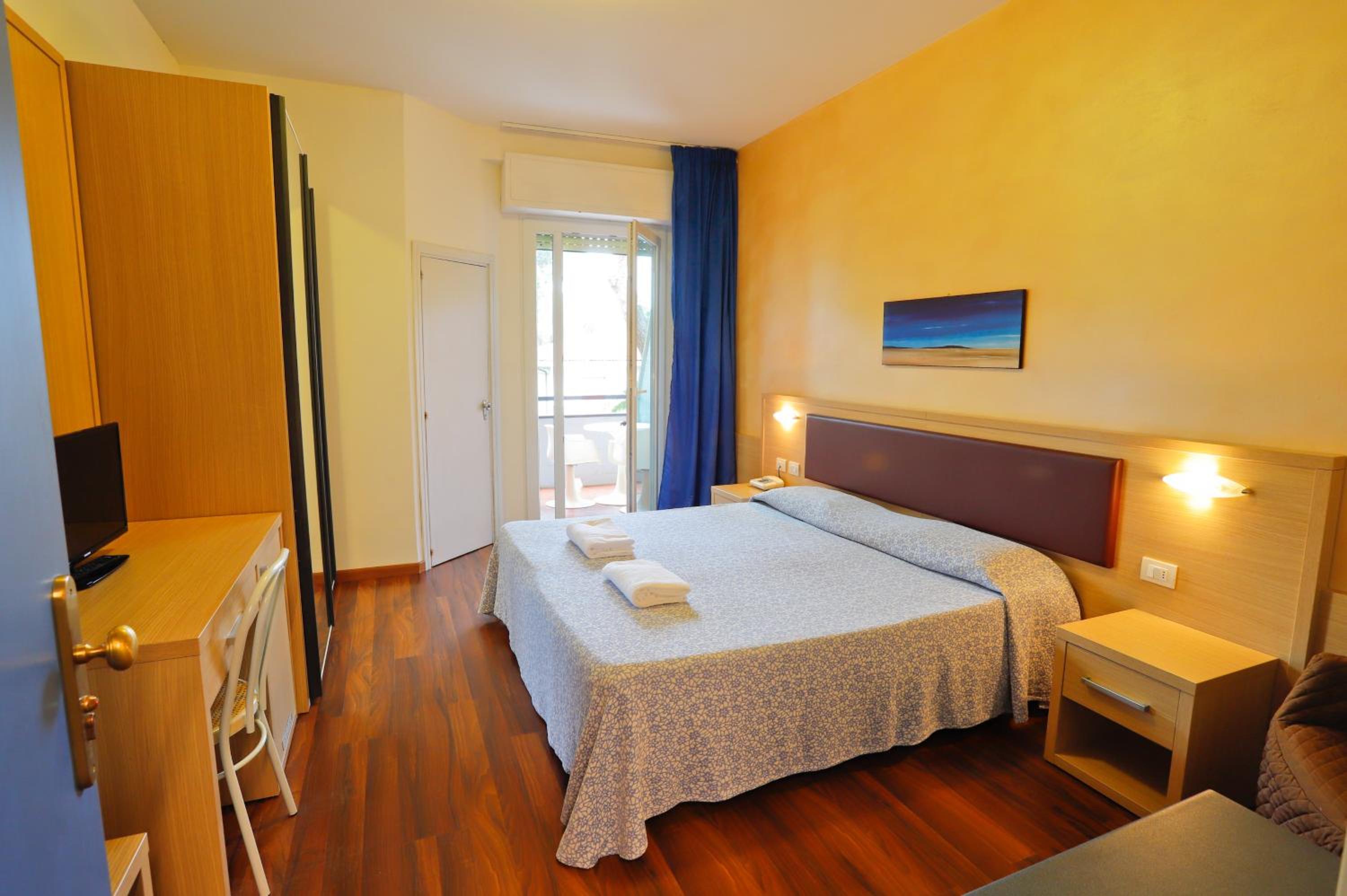 Double or Twin Room photo 2