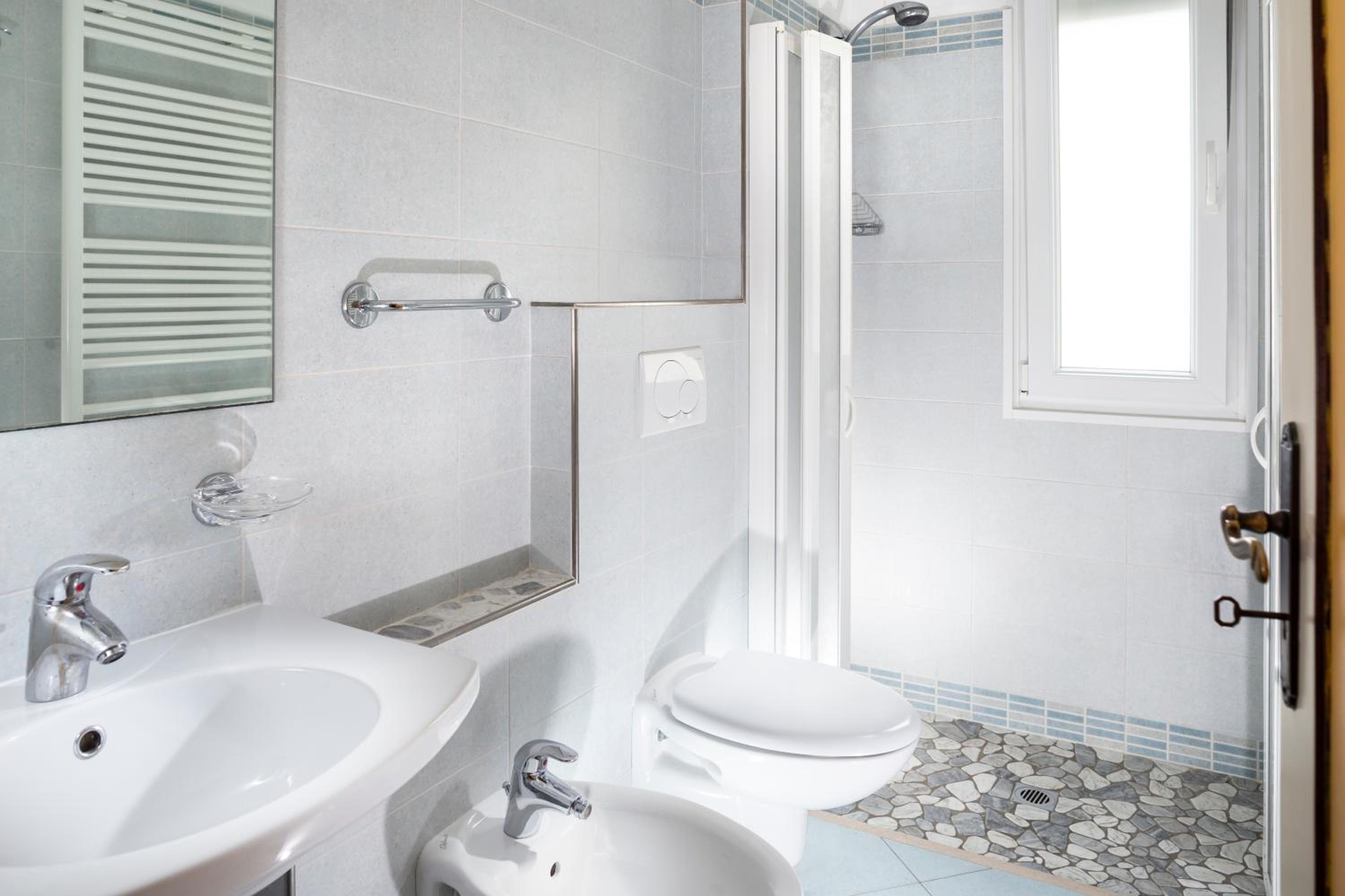 Two-Bedroom Apartment with Sea View - Photo 3