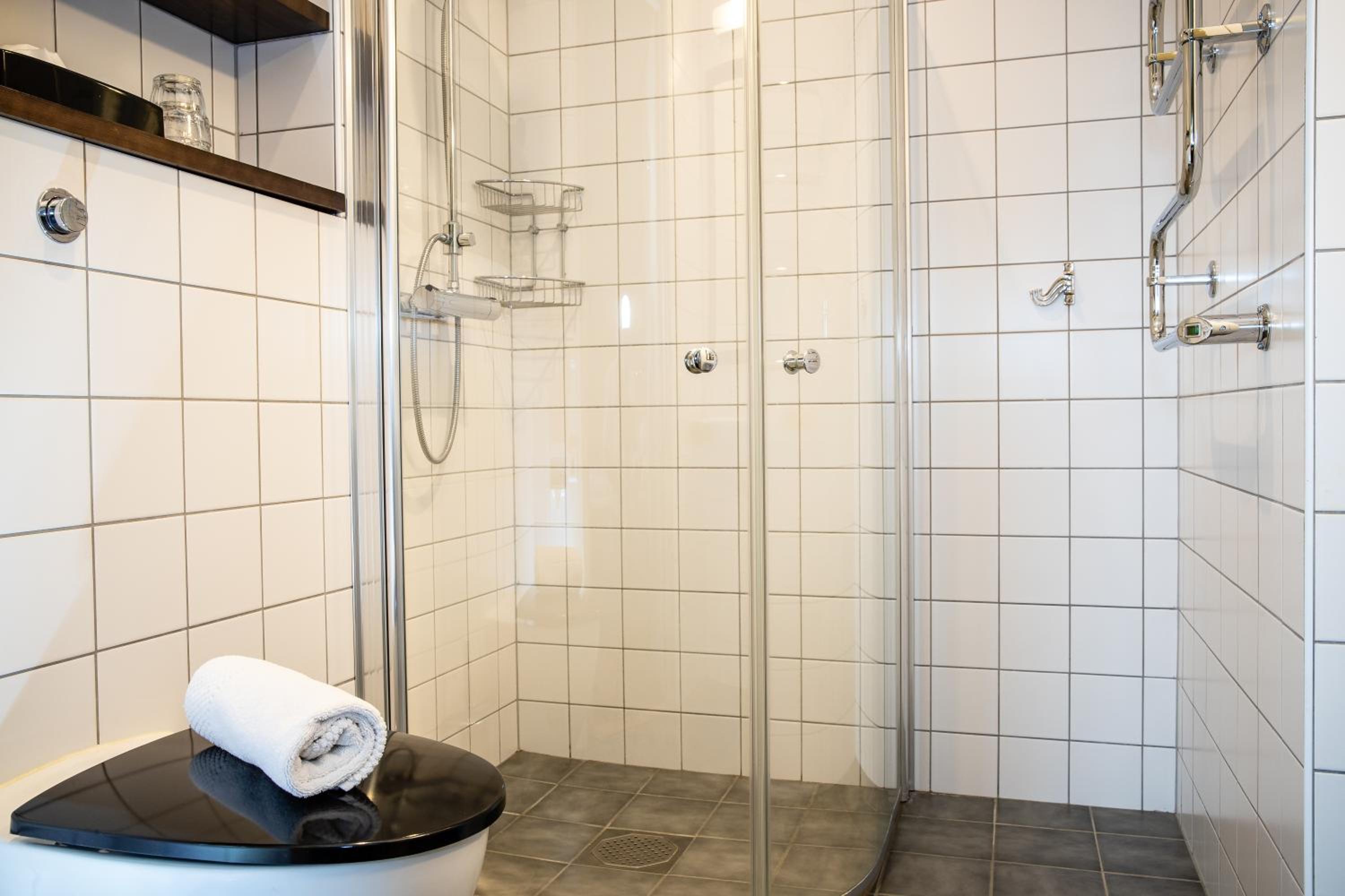 Deluxe Double or Twin Room with Lake View - Photo 3