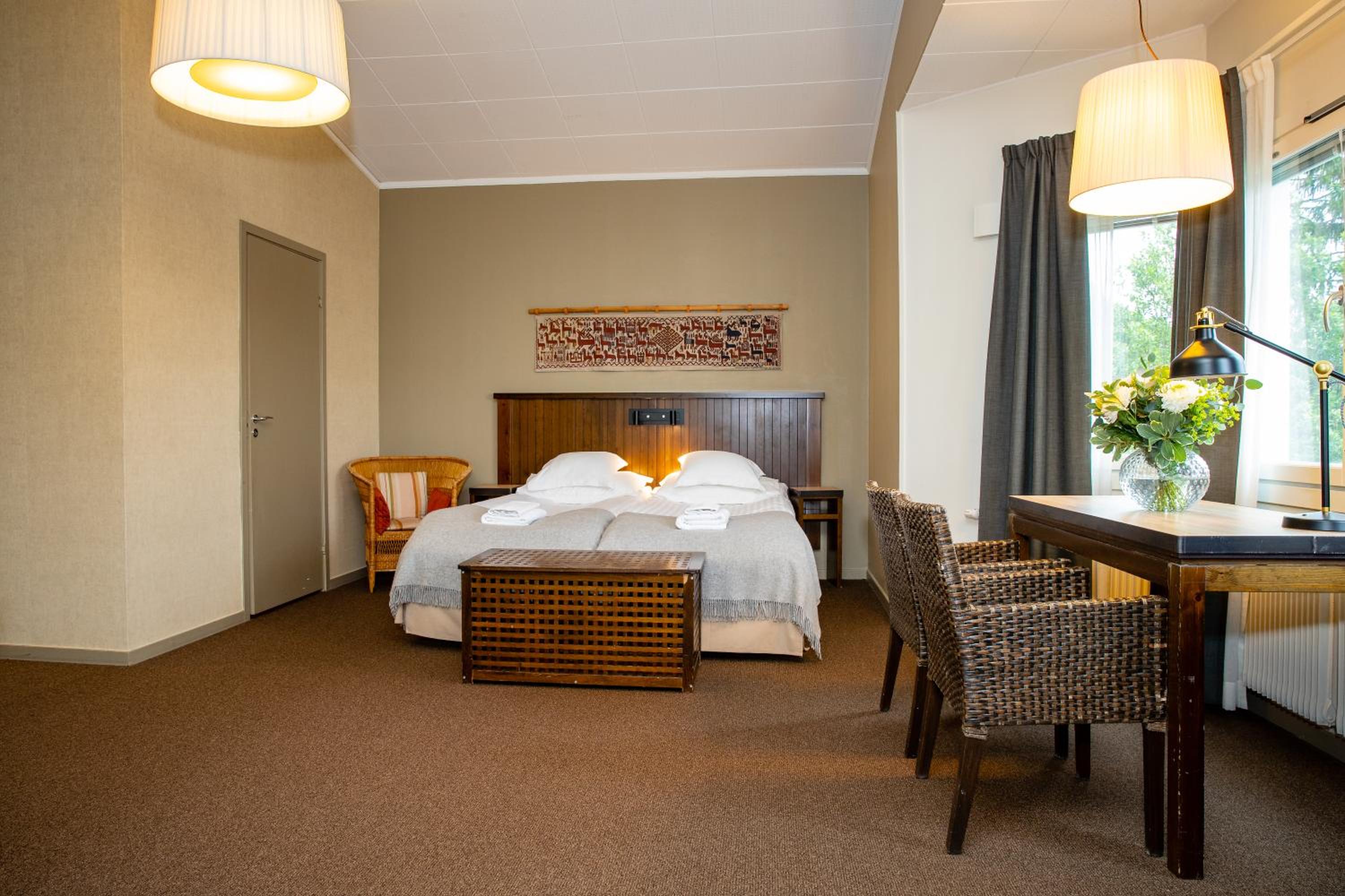 Deluxe Double or Twin Room with Lake View - Photo 4