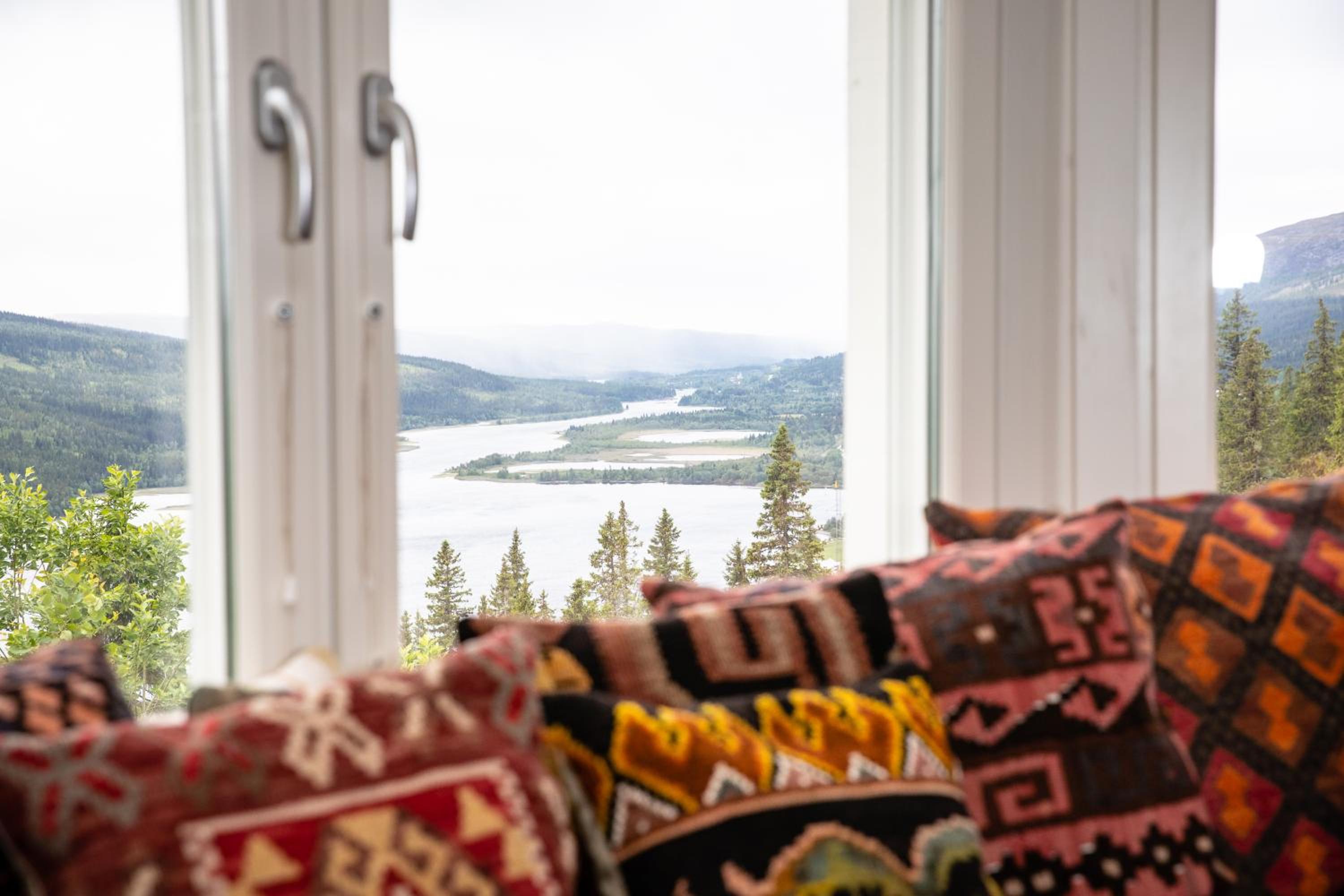 Deluxe Double or Twin Room with Lake View - Photo 8