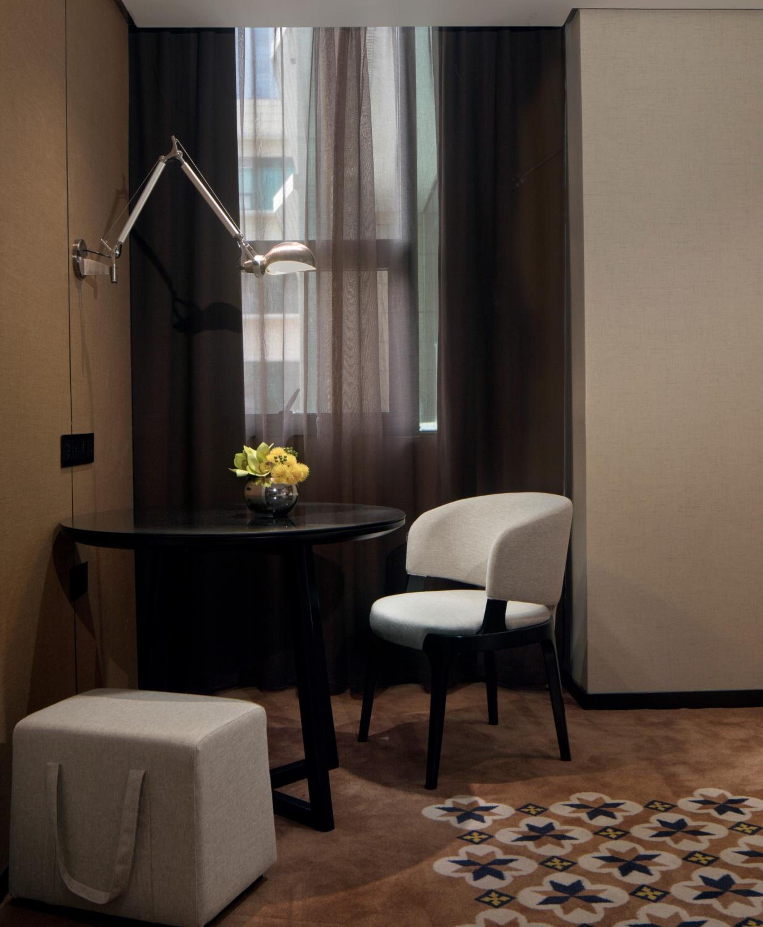 Deluxe King Room - Photo 5