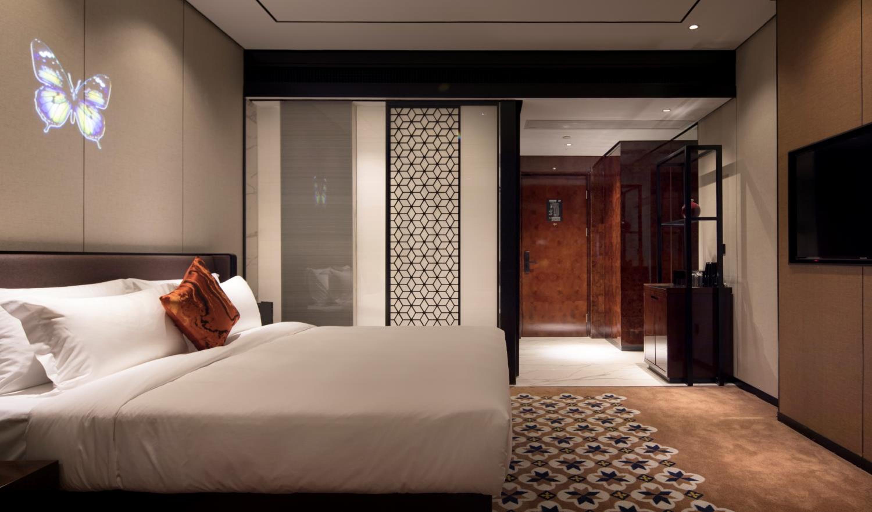 Deluxe King Room - Photo 3