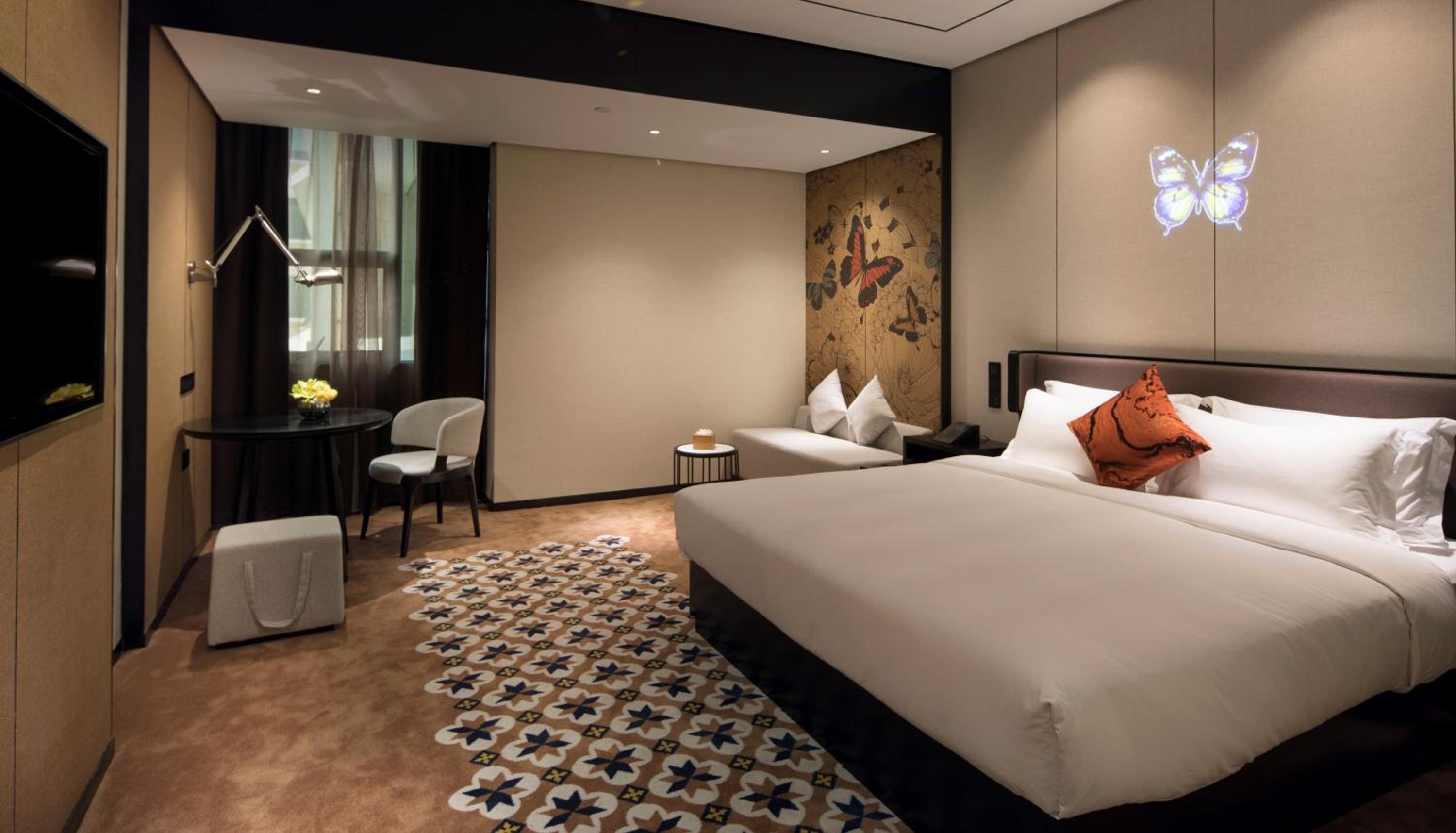 Deluxe King Room - Photo 1