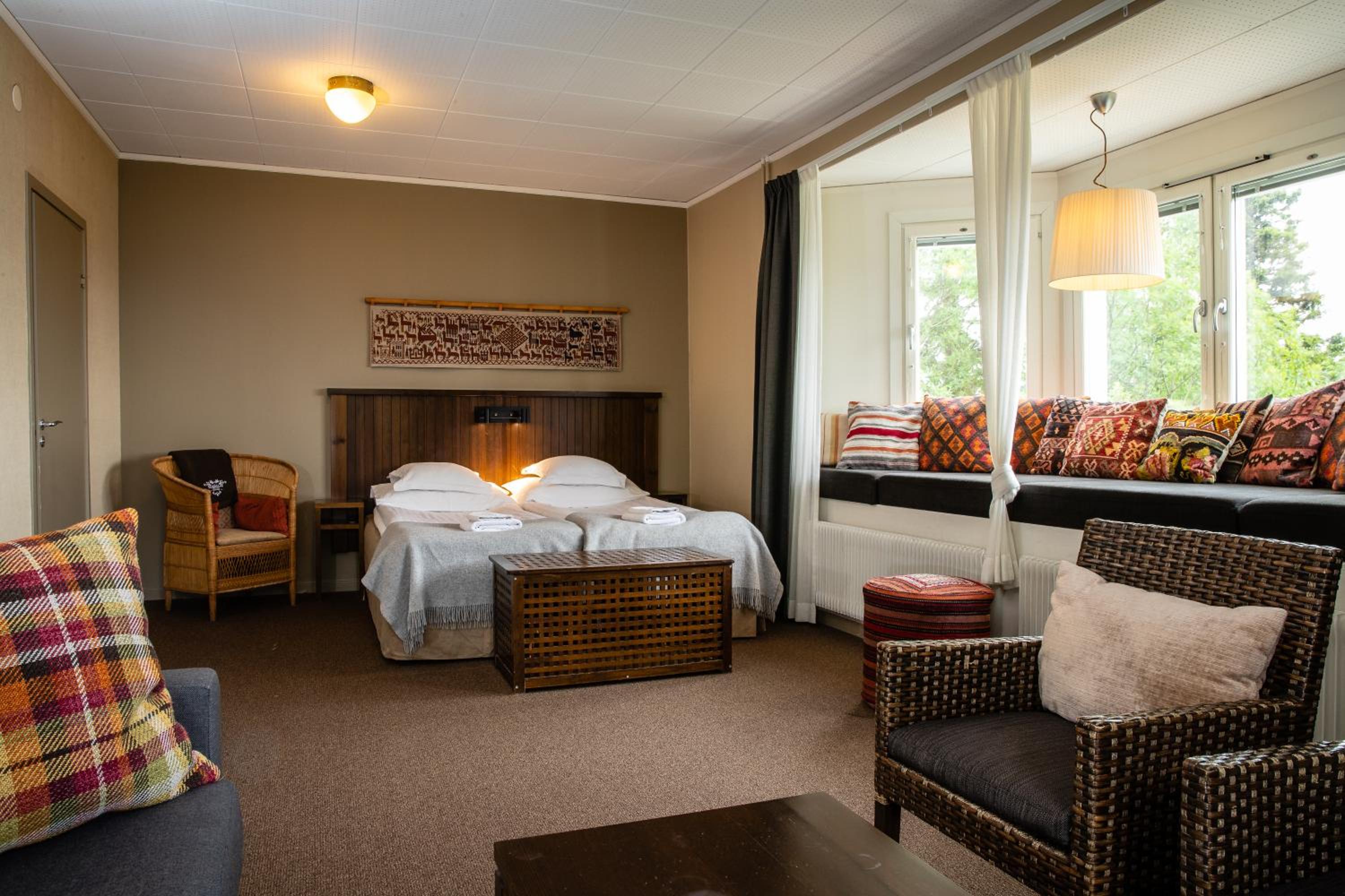 Deluxe Double or Twin Room with Lake View - Photo 6