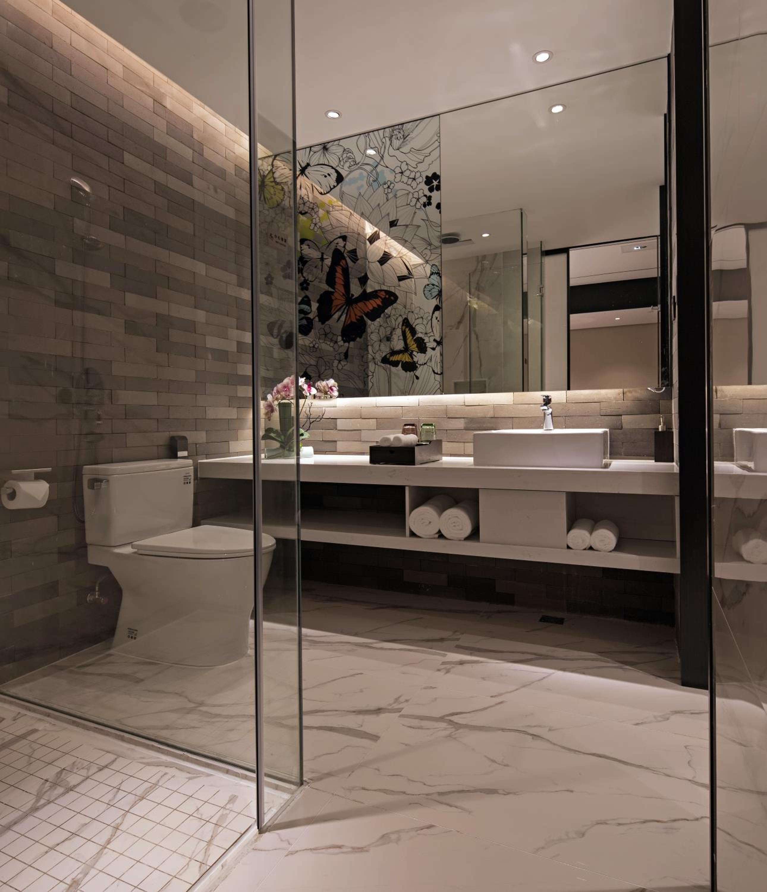Deluxe King Room - Photo 7