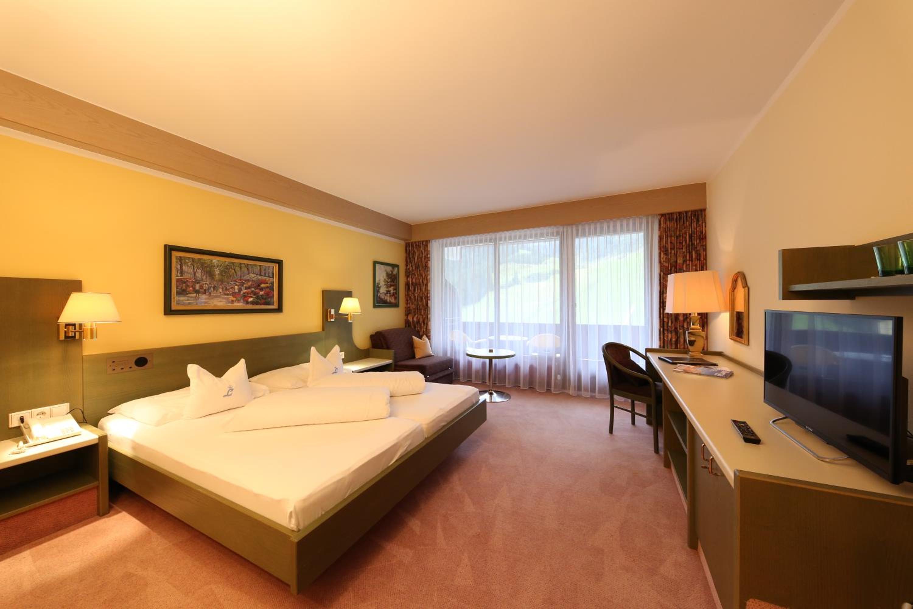 Double Room with Balcony - Photo 3