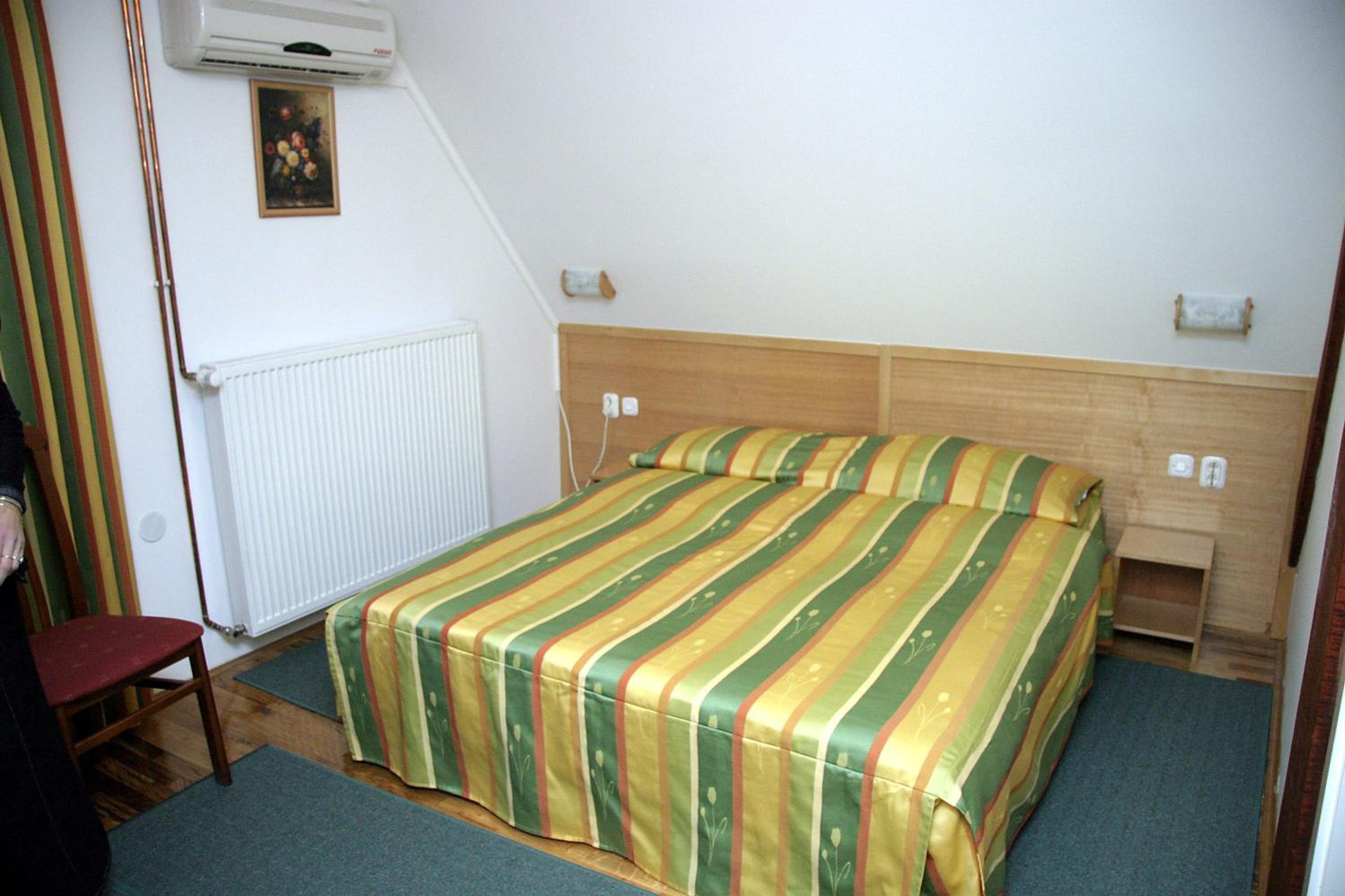 Double or Twin Room photo 3