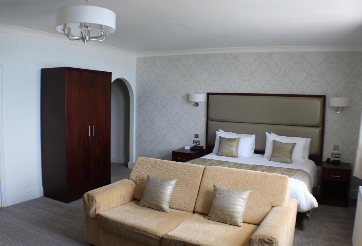 Superior Family Room with Sea View  (2 Adults + 2 Children) photo 3