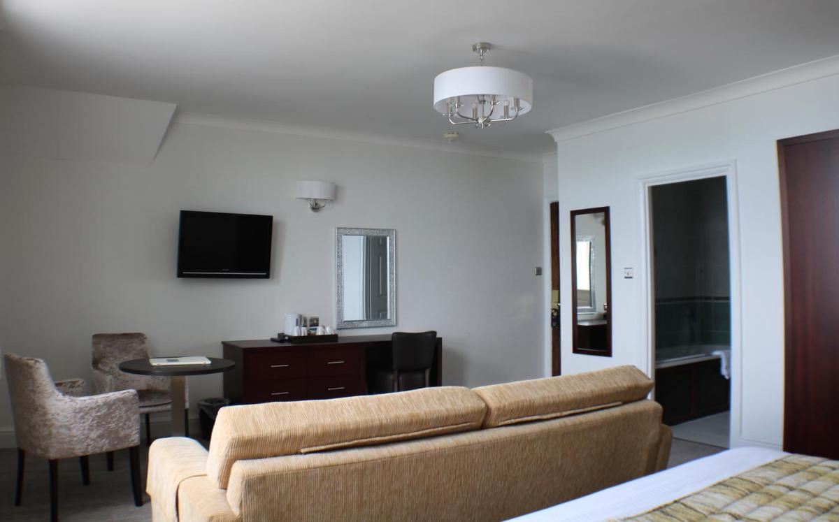 Superior Family Room with Sea View  (2 Adults + 2 Children) photo 1