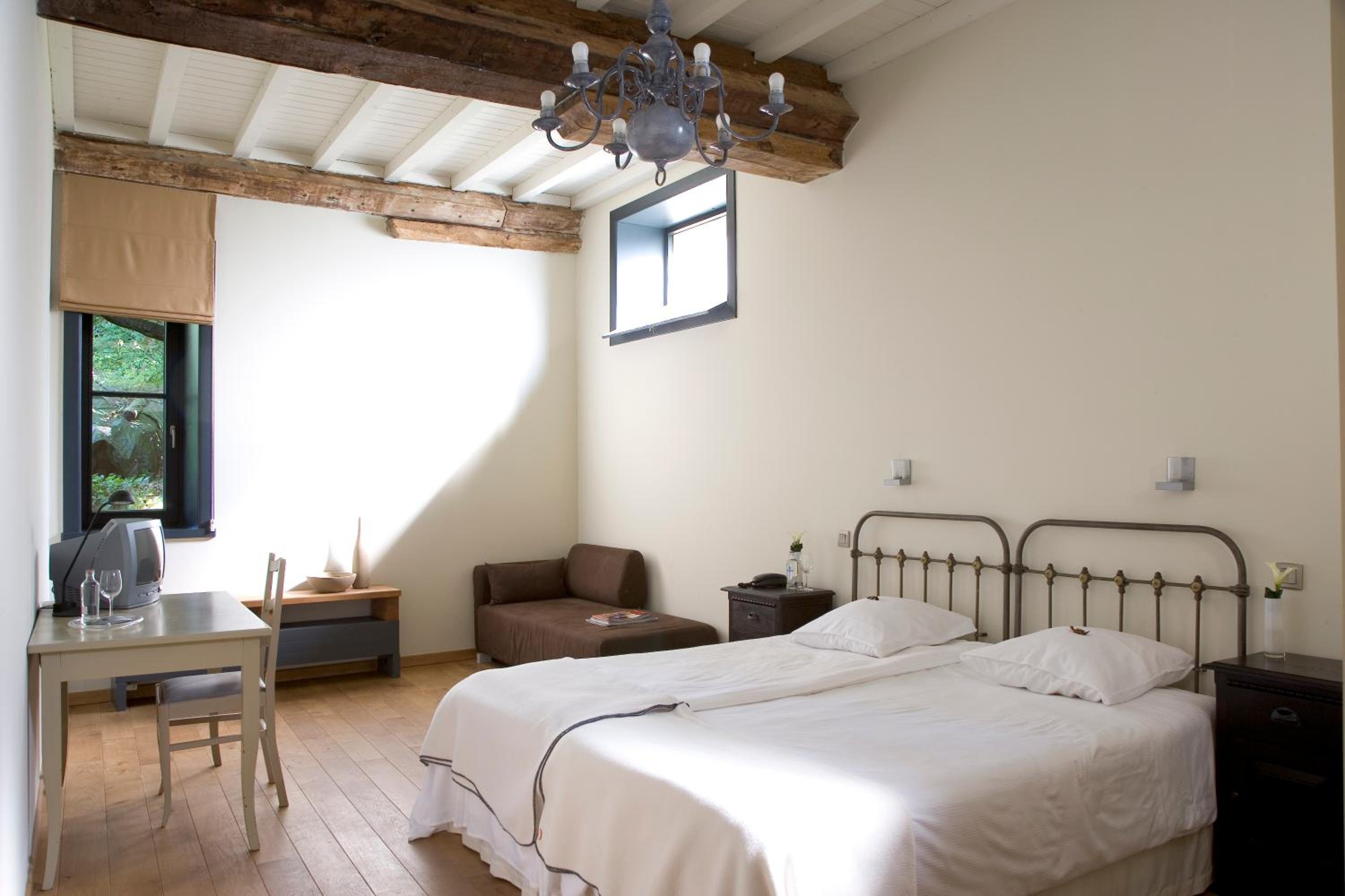 Double or Twin Room - Photo 5