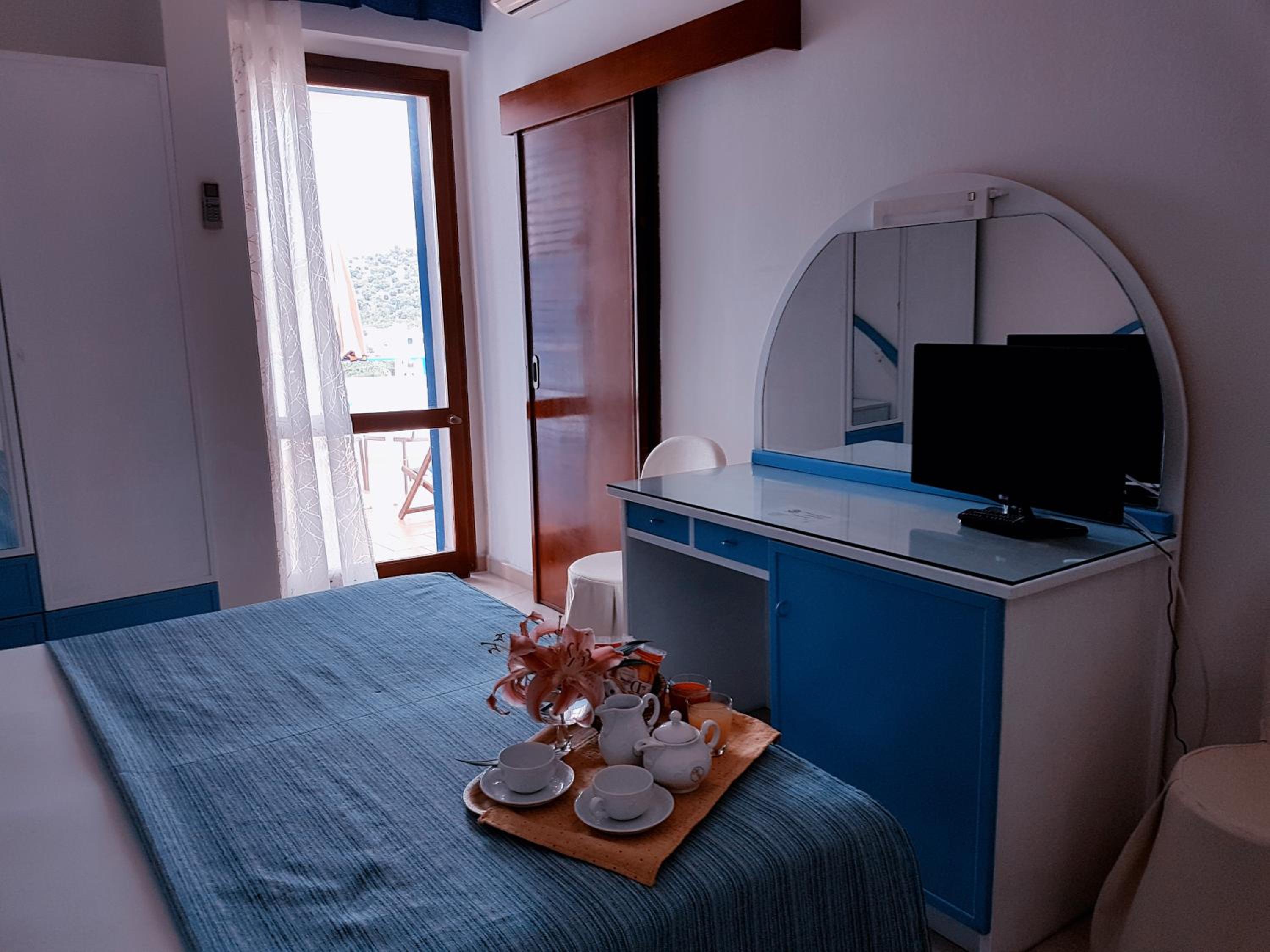 Double or Twin Room with Sea View photo 1