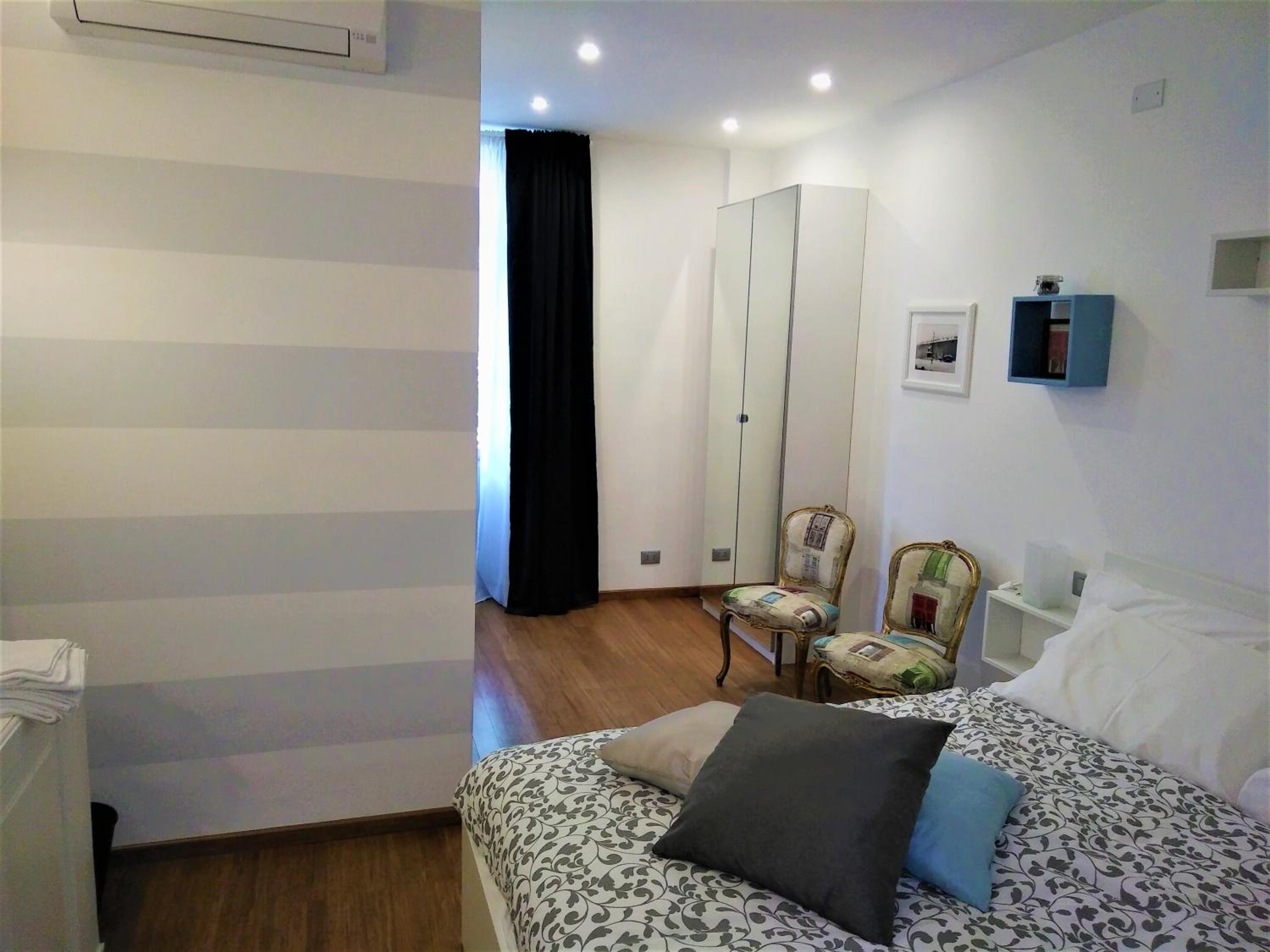Large Double Room - Photo 1