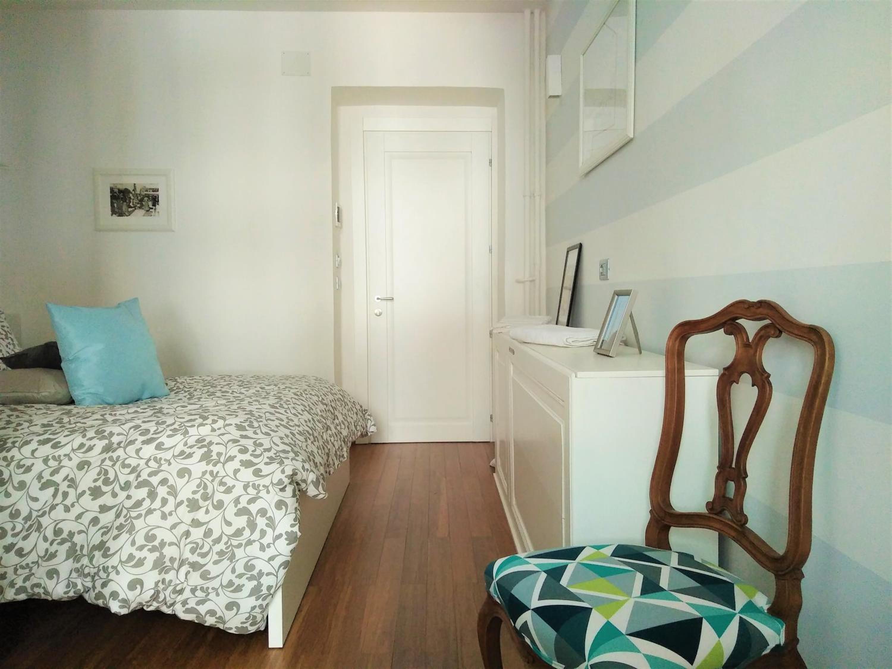 Large Double Room - Photo 2