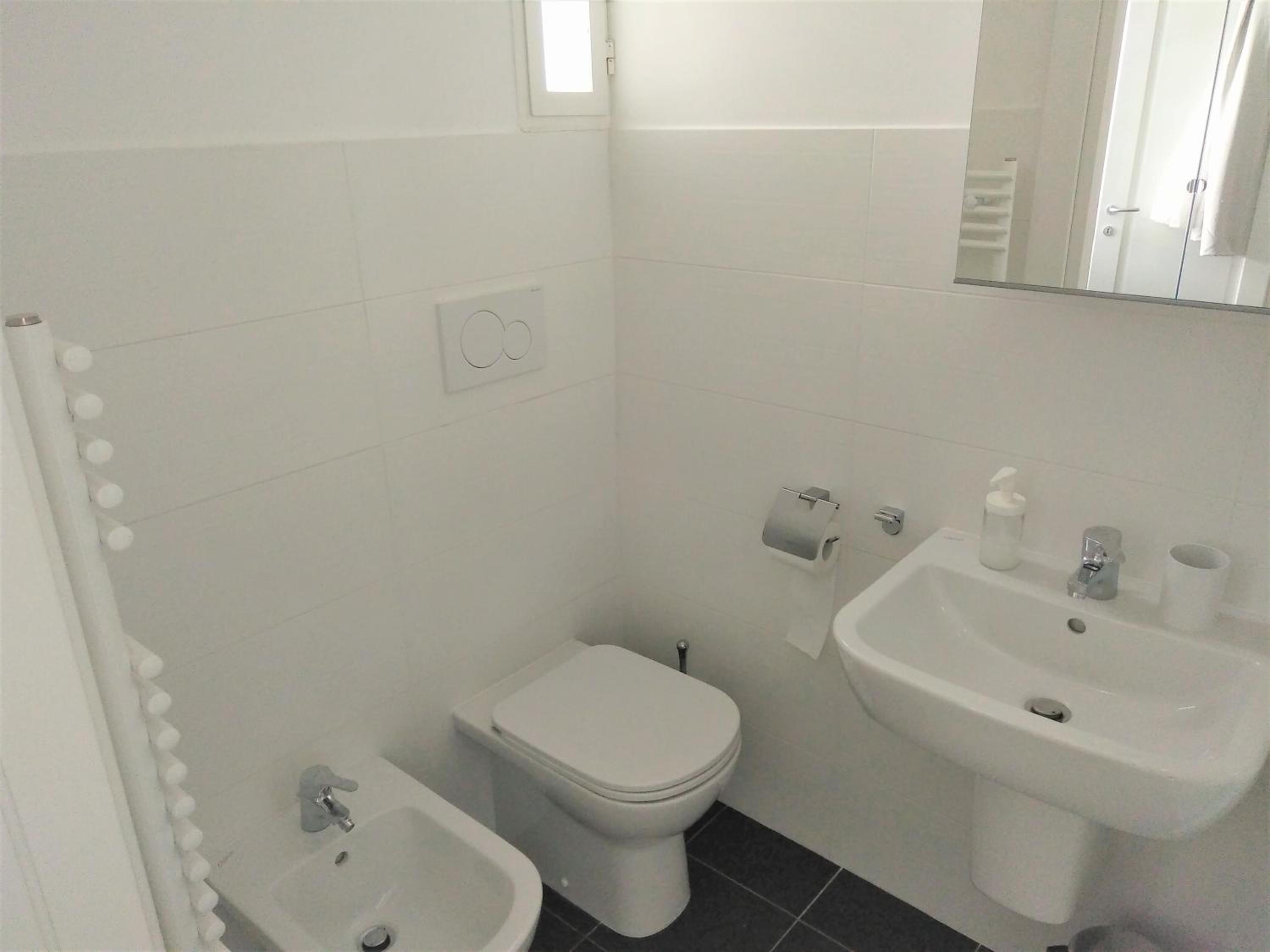Large Double Room - Photo 4