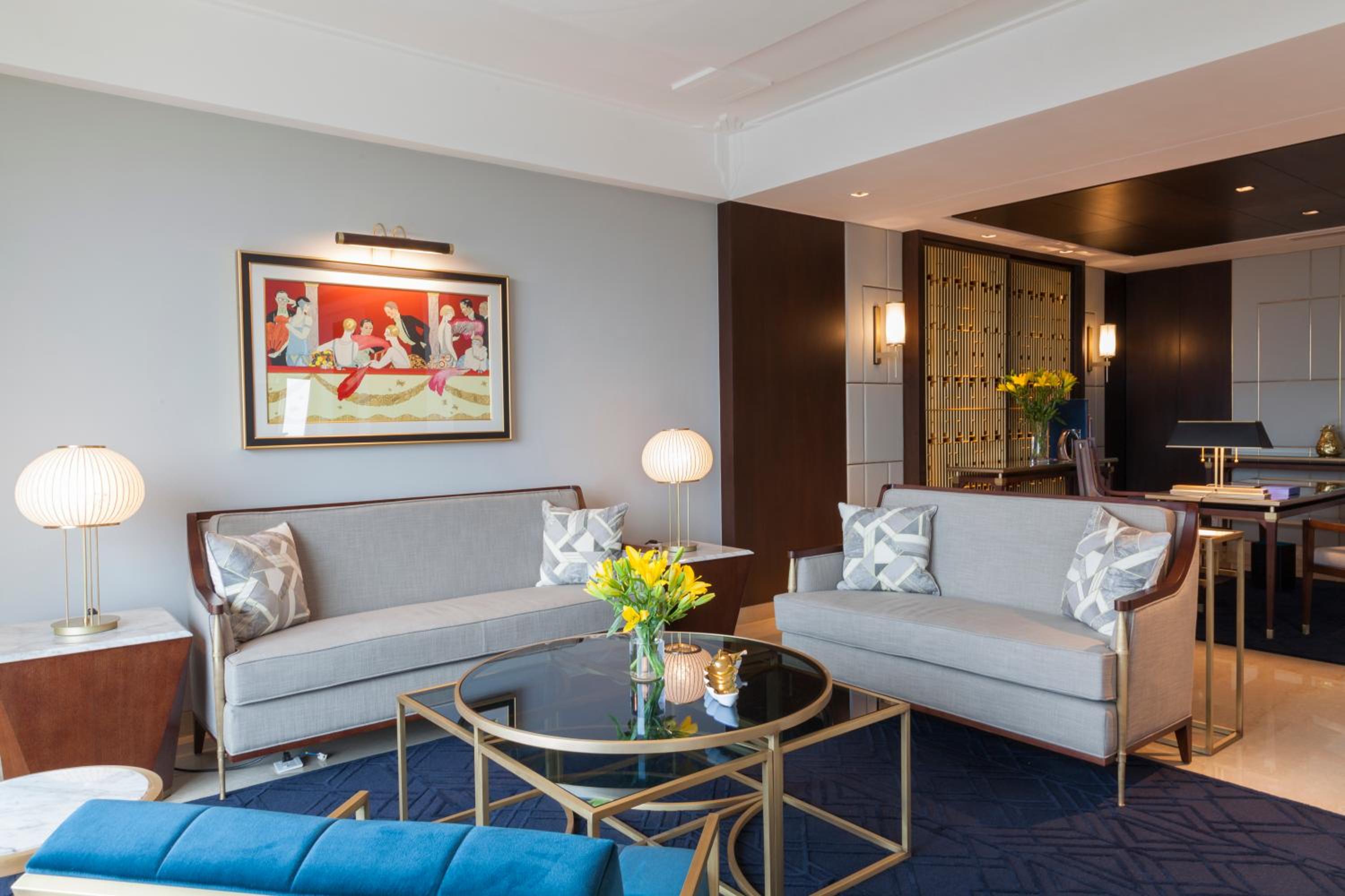 Luxury Suite With Two Way Airport Transfers - Photo 3