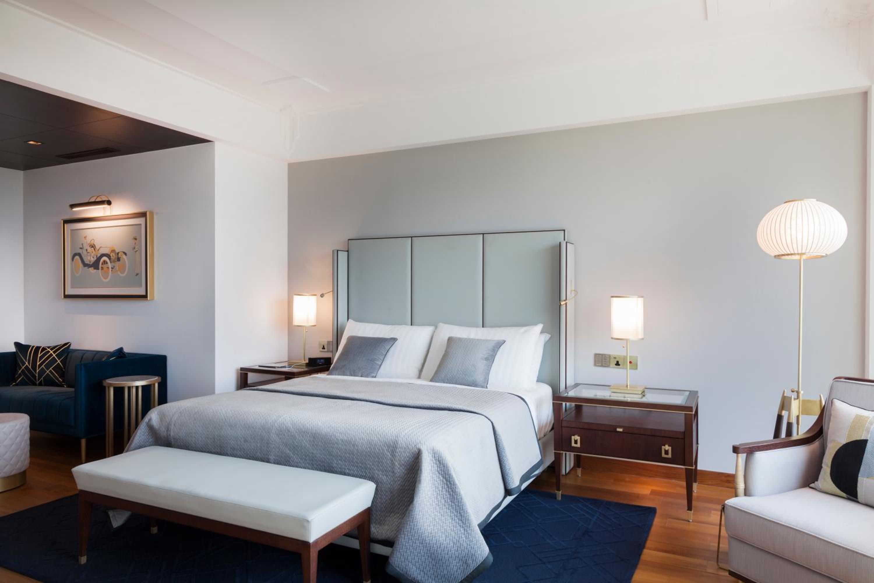 Luxury Suite With Two Way Airport Transfers - Photo 1