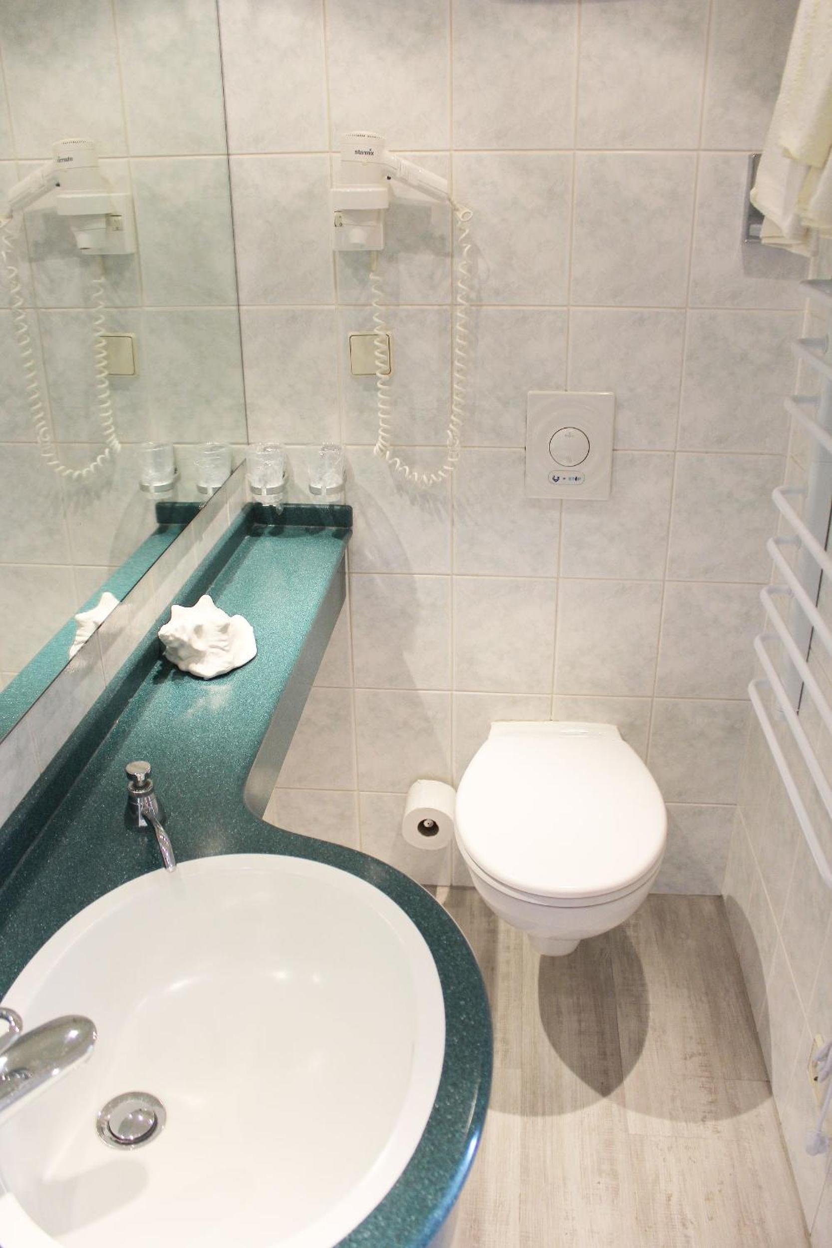 Double Room 2nd floor with Harbor View  - Photo 7