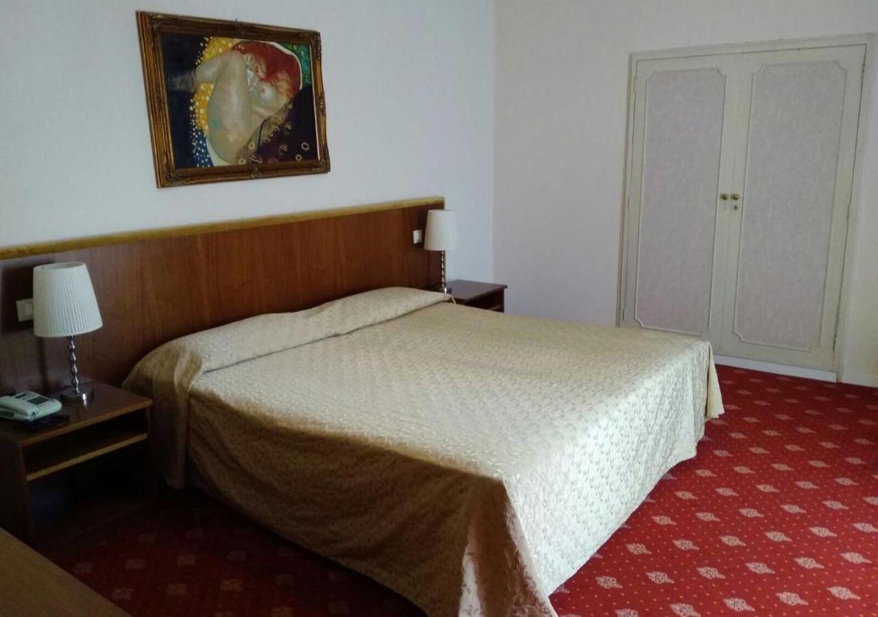 Classic Double or Twin Room photo 2