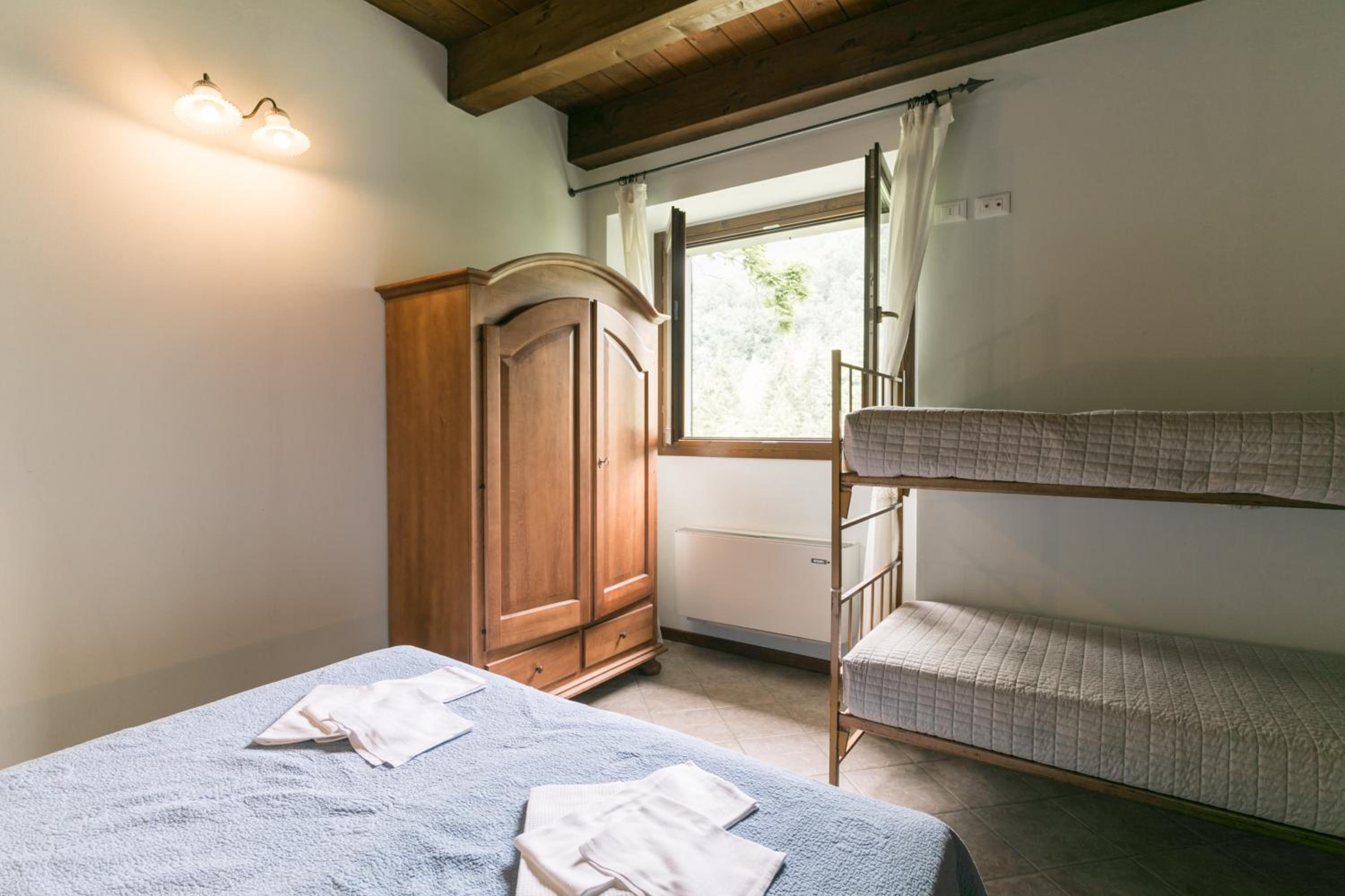 Quadruple Room with Mountain View - Photo 7
