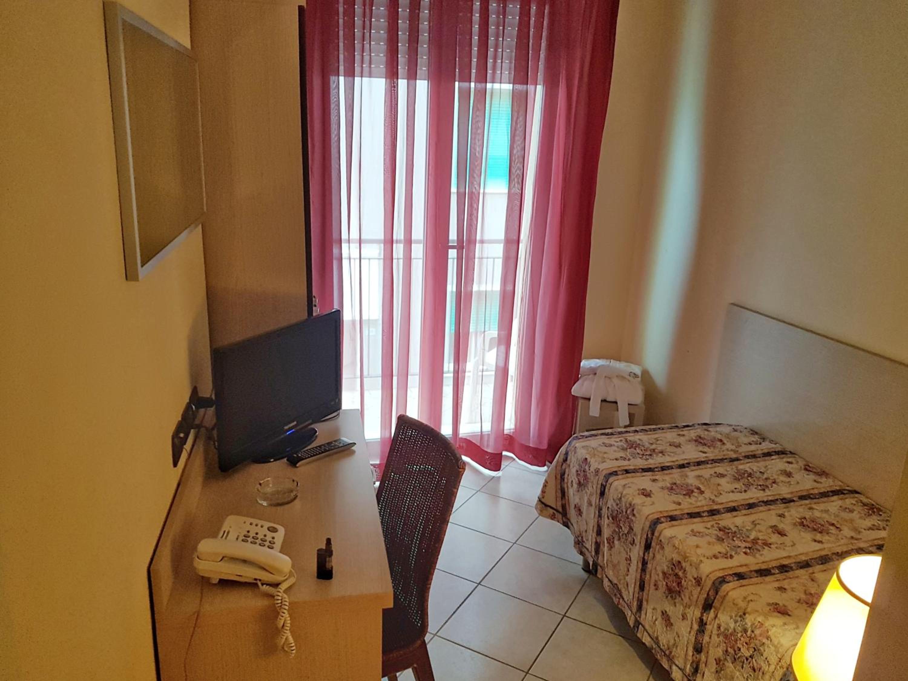 Single Room photo 2