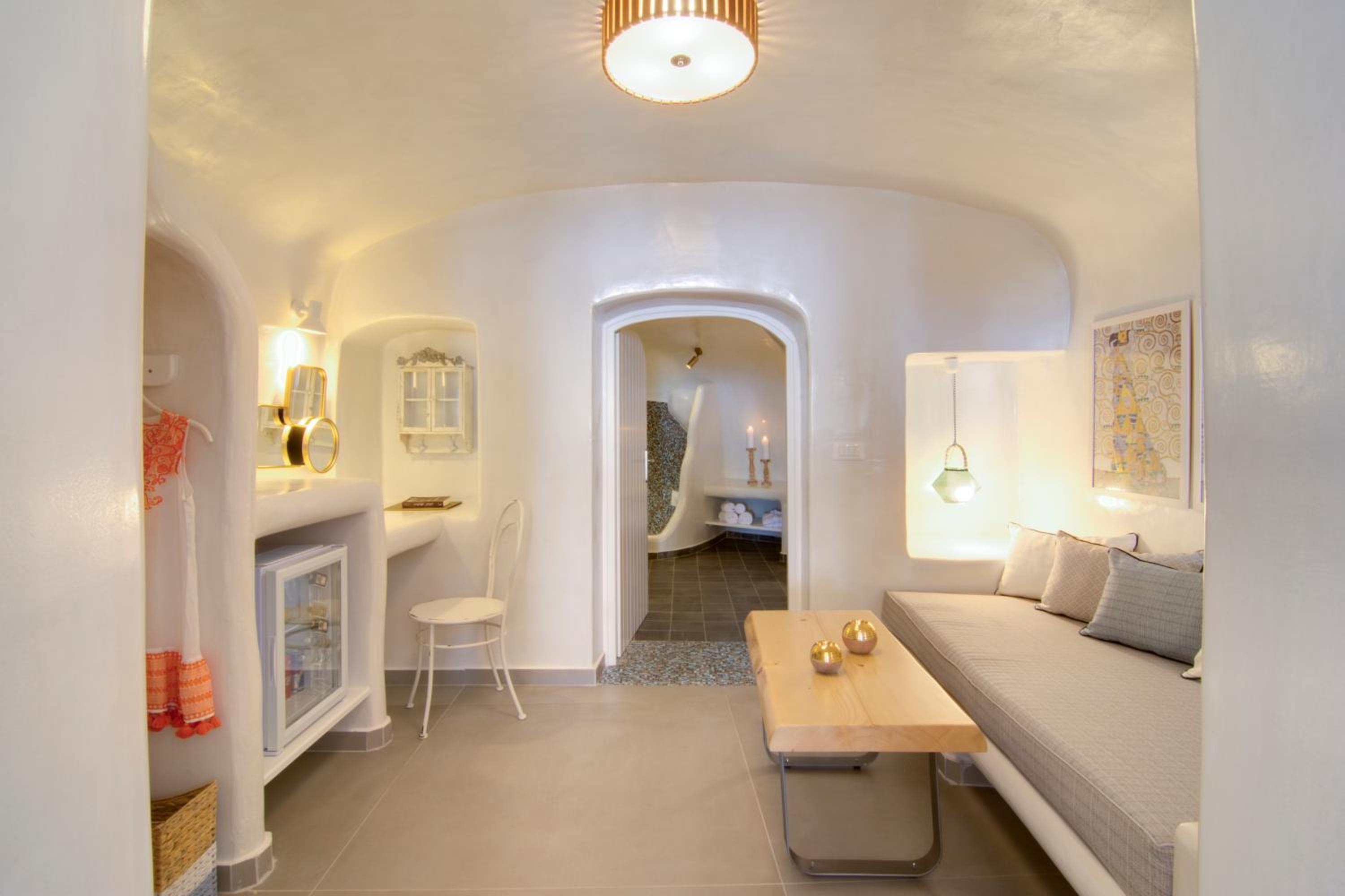 Grand Suite with Οutdoor Ηot Τub & Caldera View photo 2