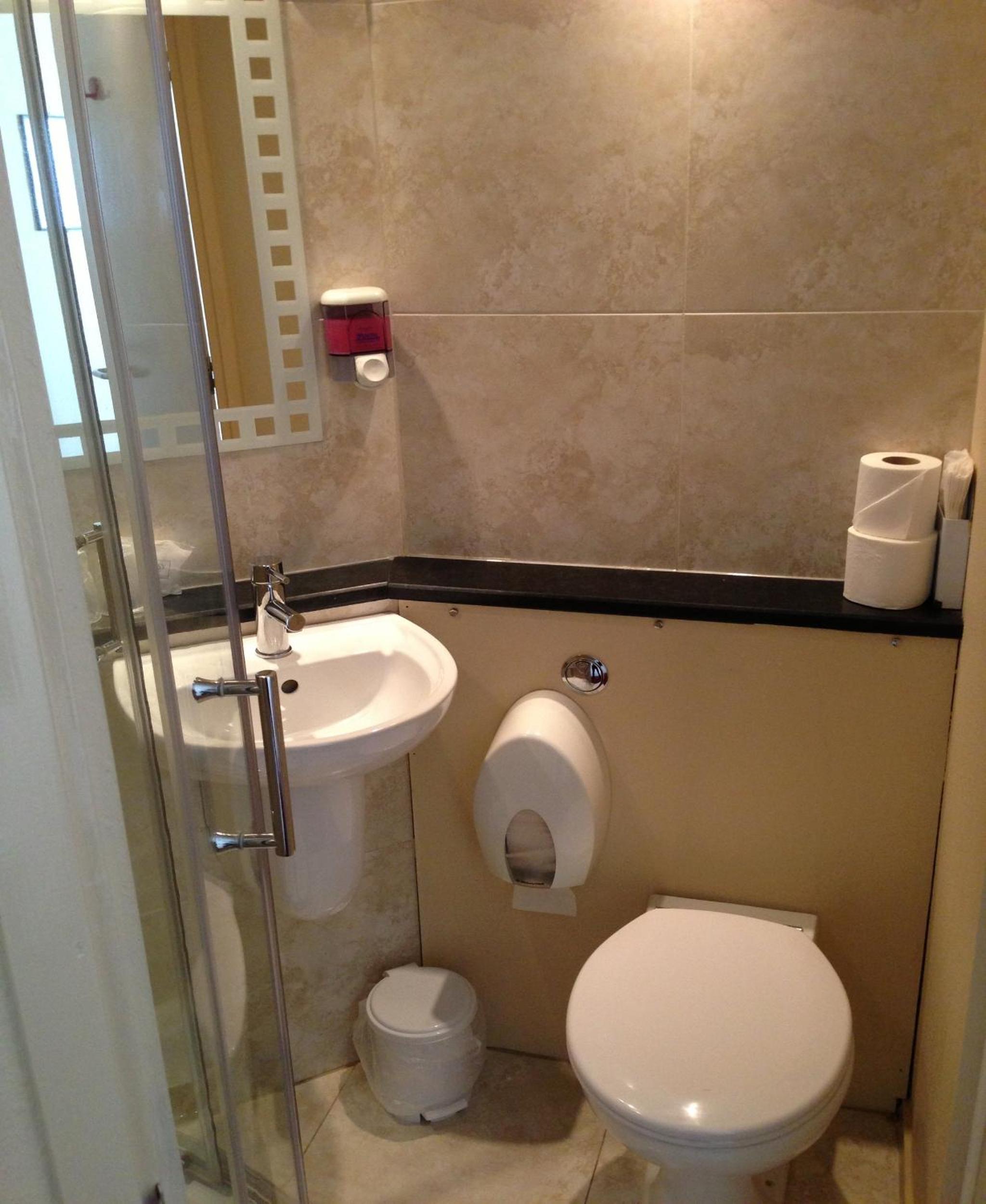 Twin Room - Photo 2