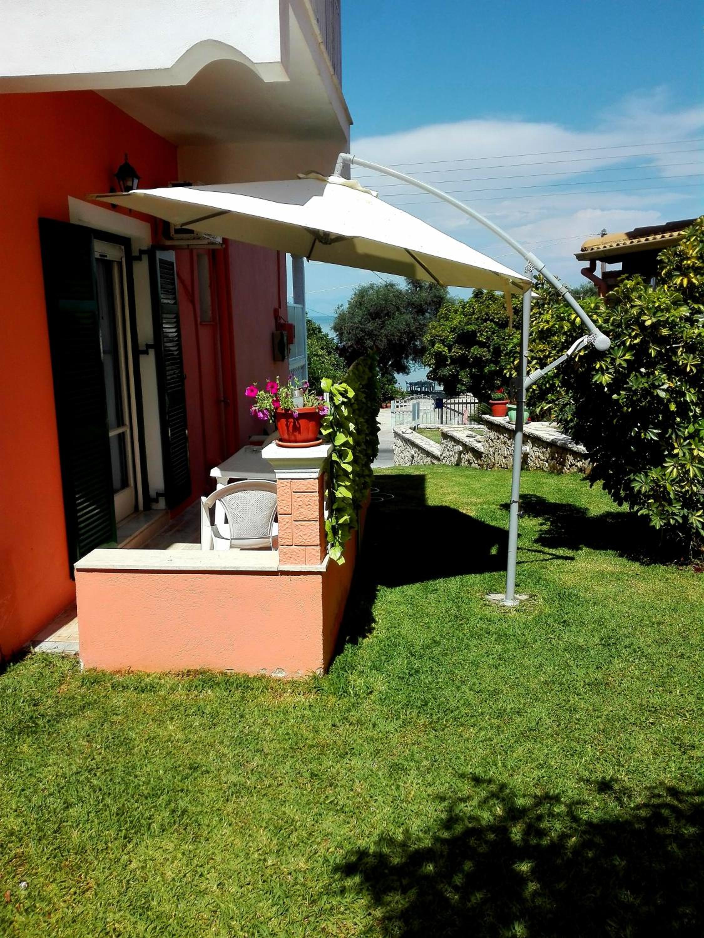 Two-Bedroom Apartment with Garden View photo 3