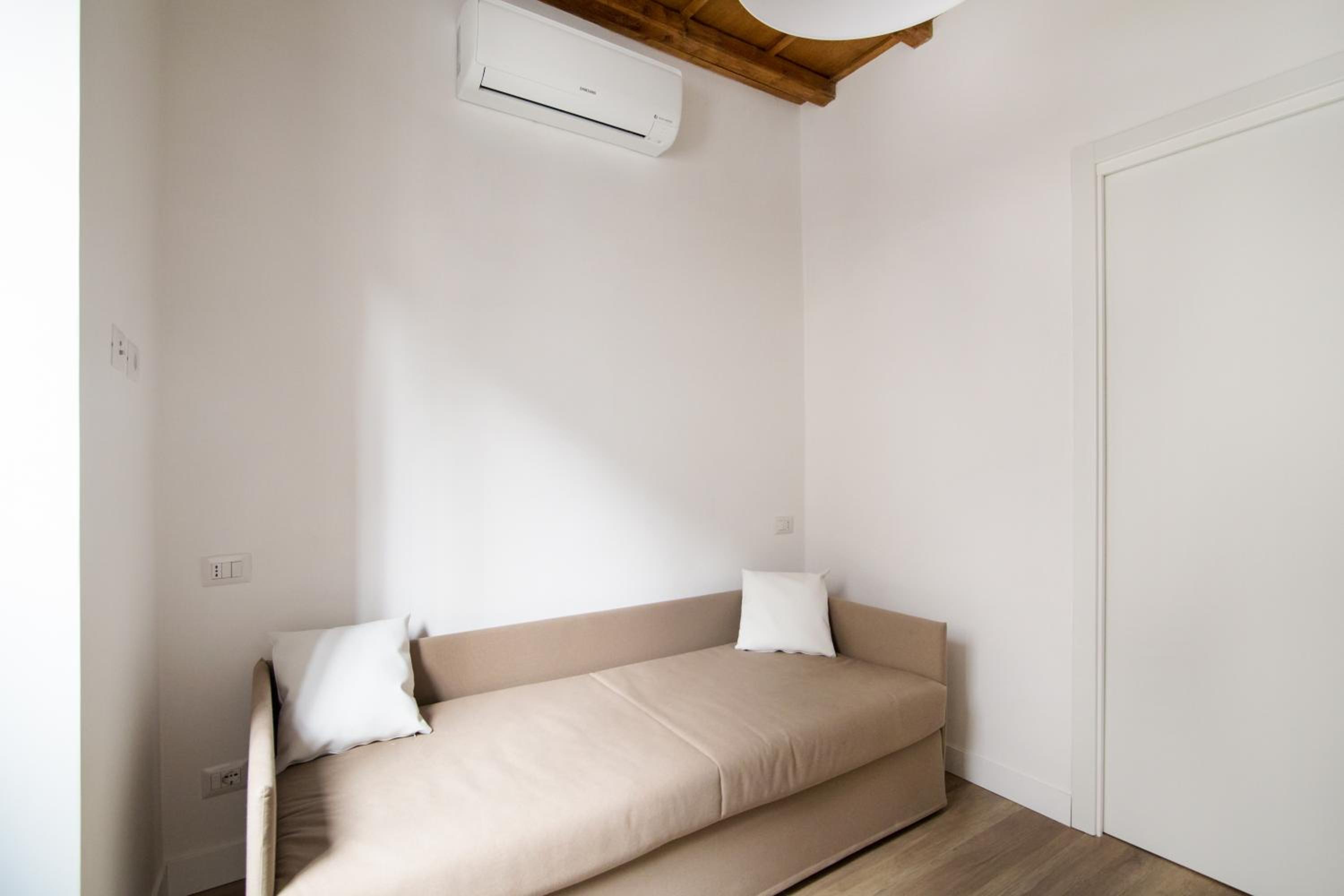 Deluxe Apartment Spagna-Separate Building photo 1