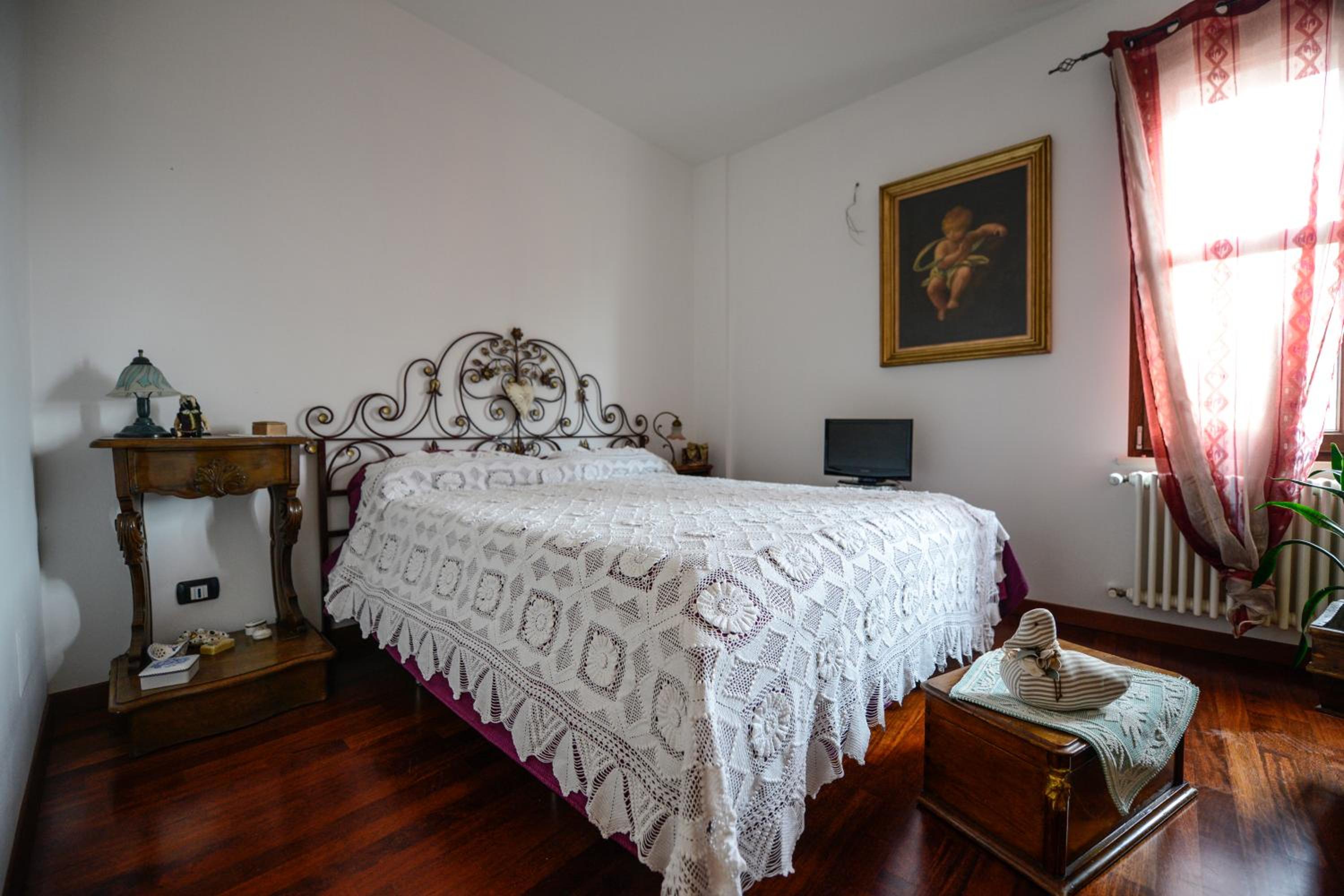Double Room with Private External Bathroom - Photo 1