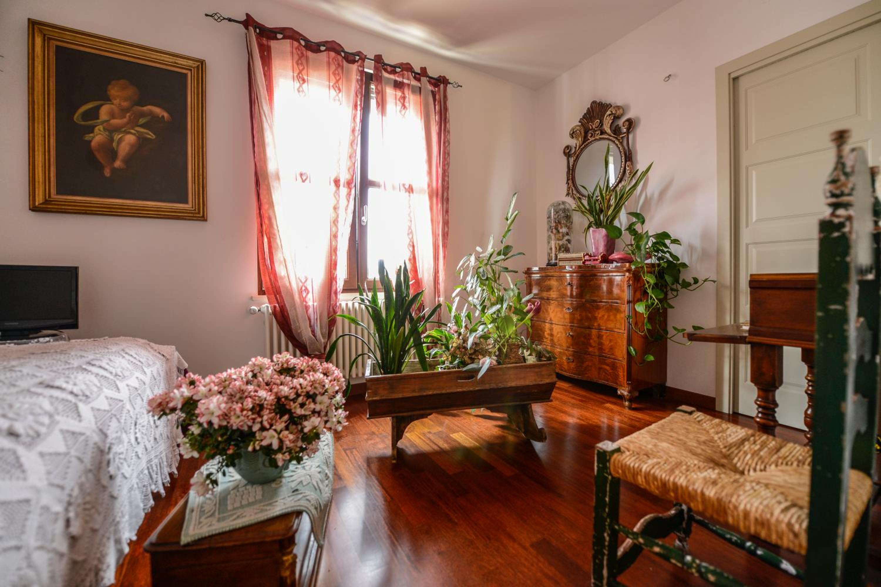 Double Room with Private External Bathroom - Photo 2