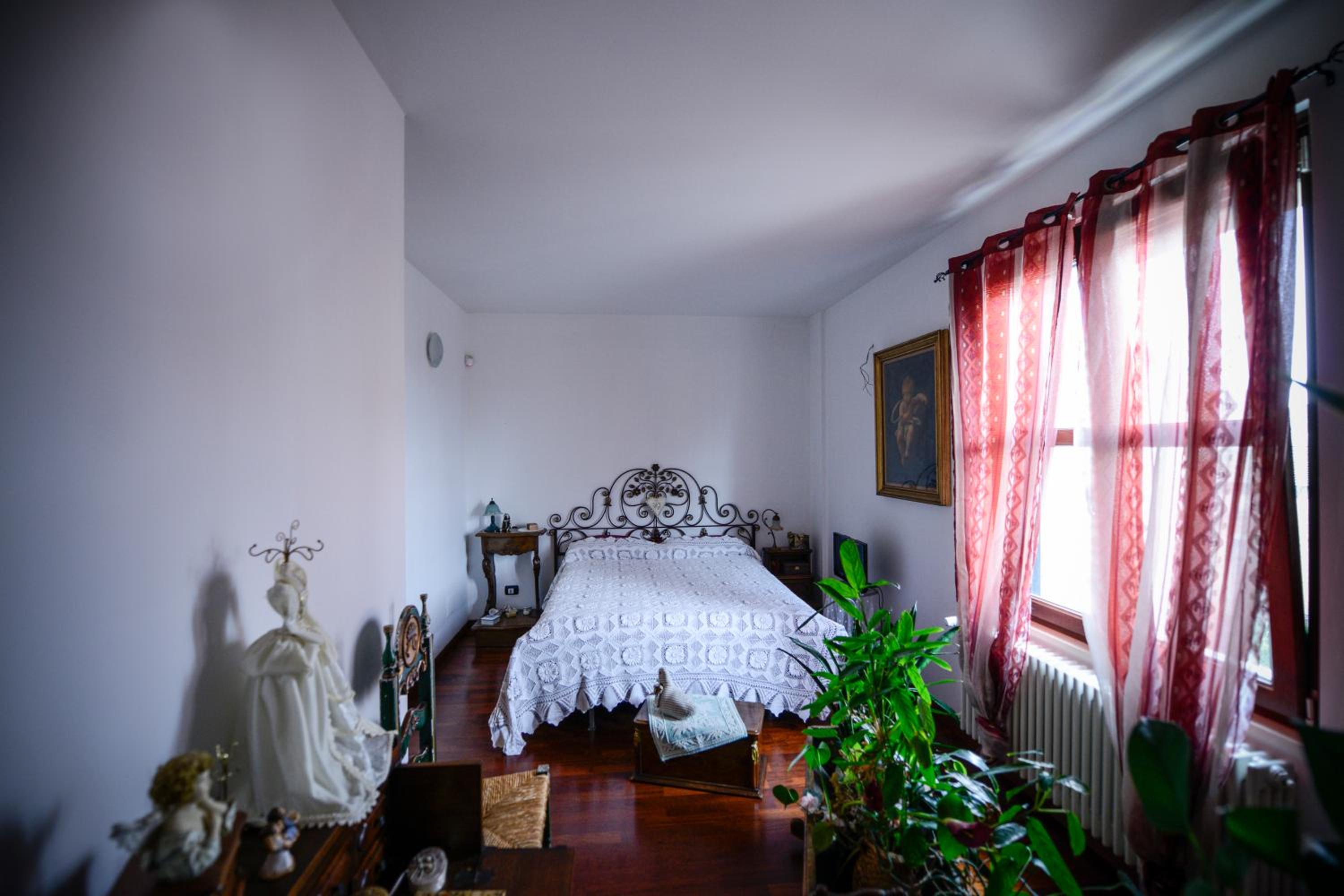 Double Room with Private External Bathroom - Photo 12