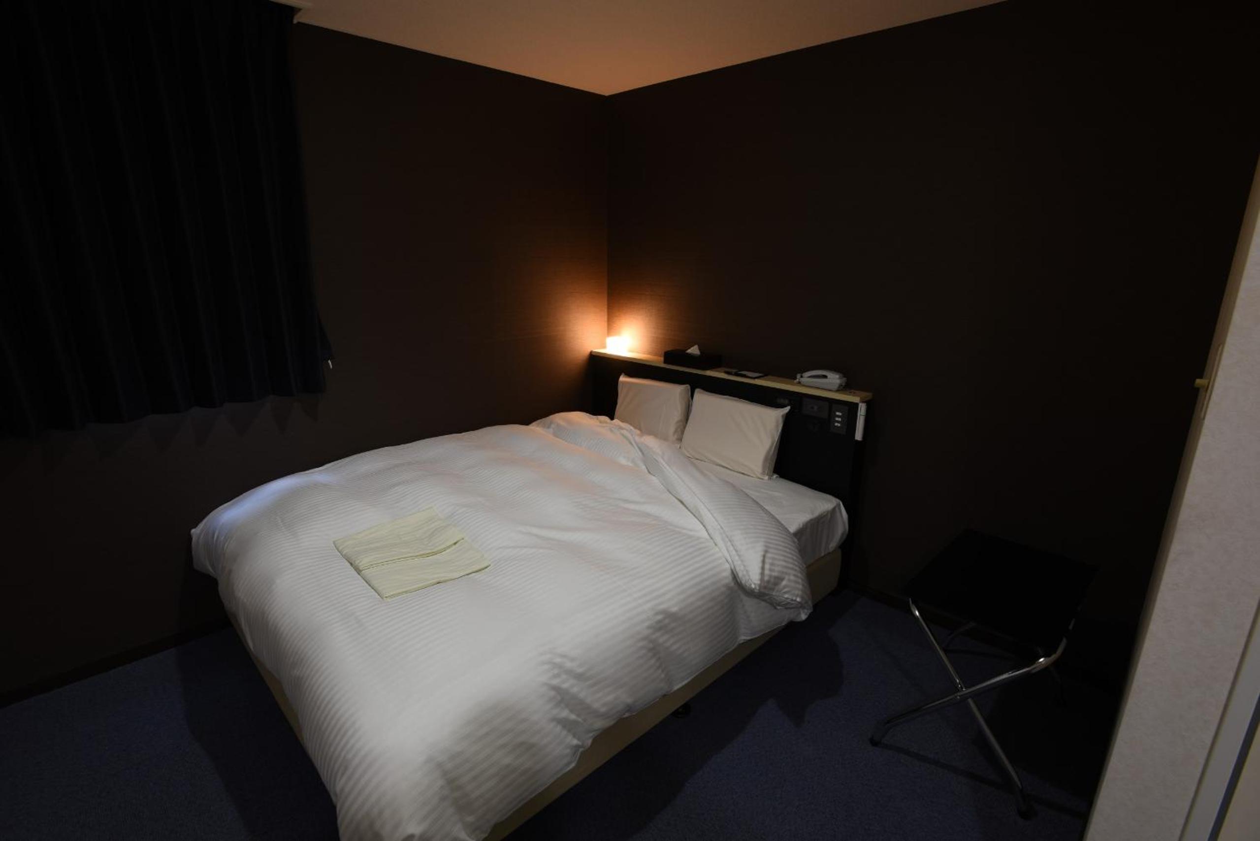 Queen Room - Non-Smoking - Photo 6