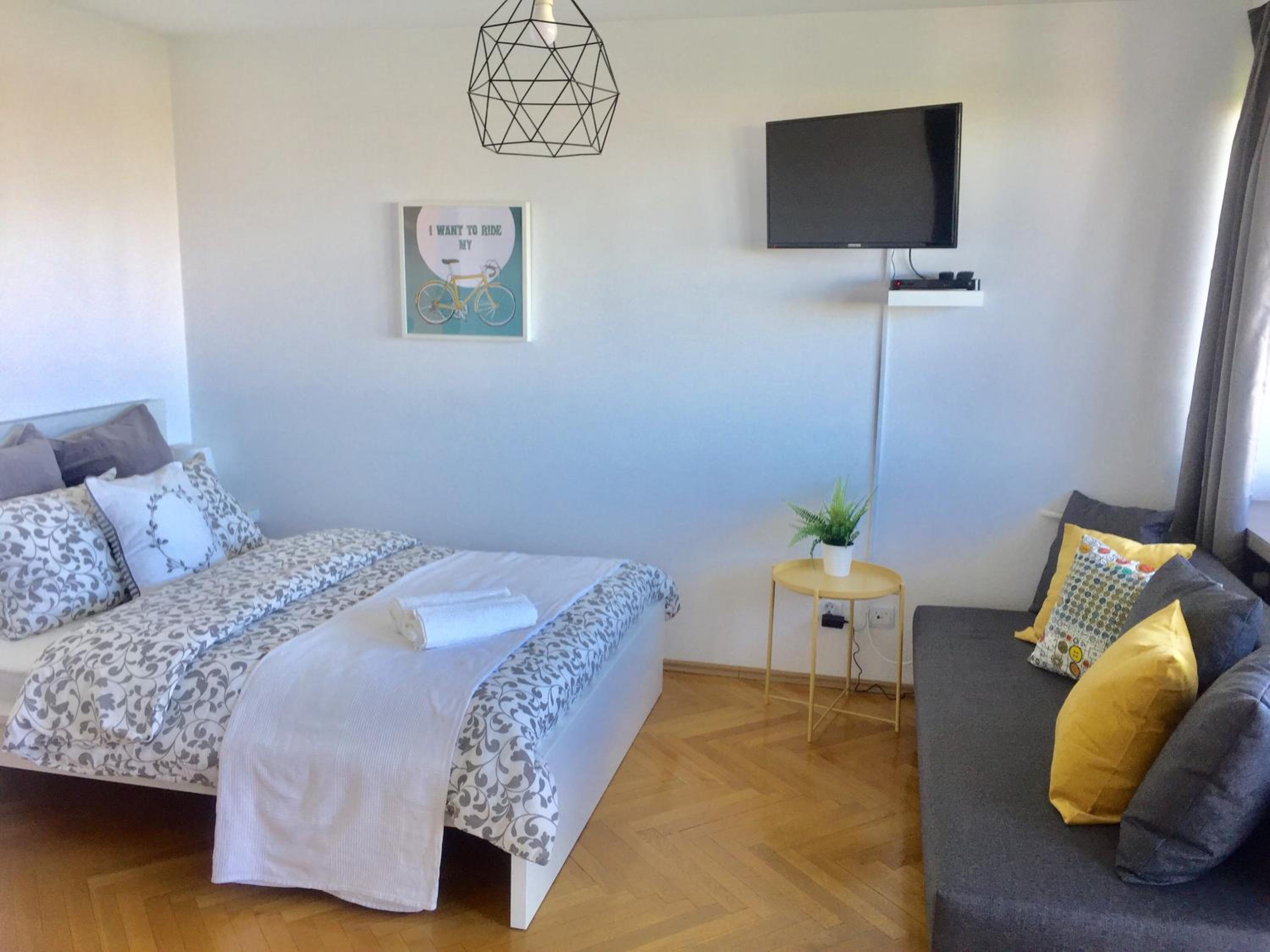 Apartment with Balcony and View - 8 Smolna Street
