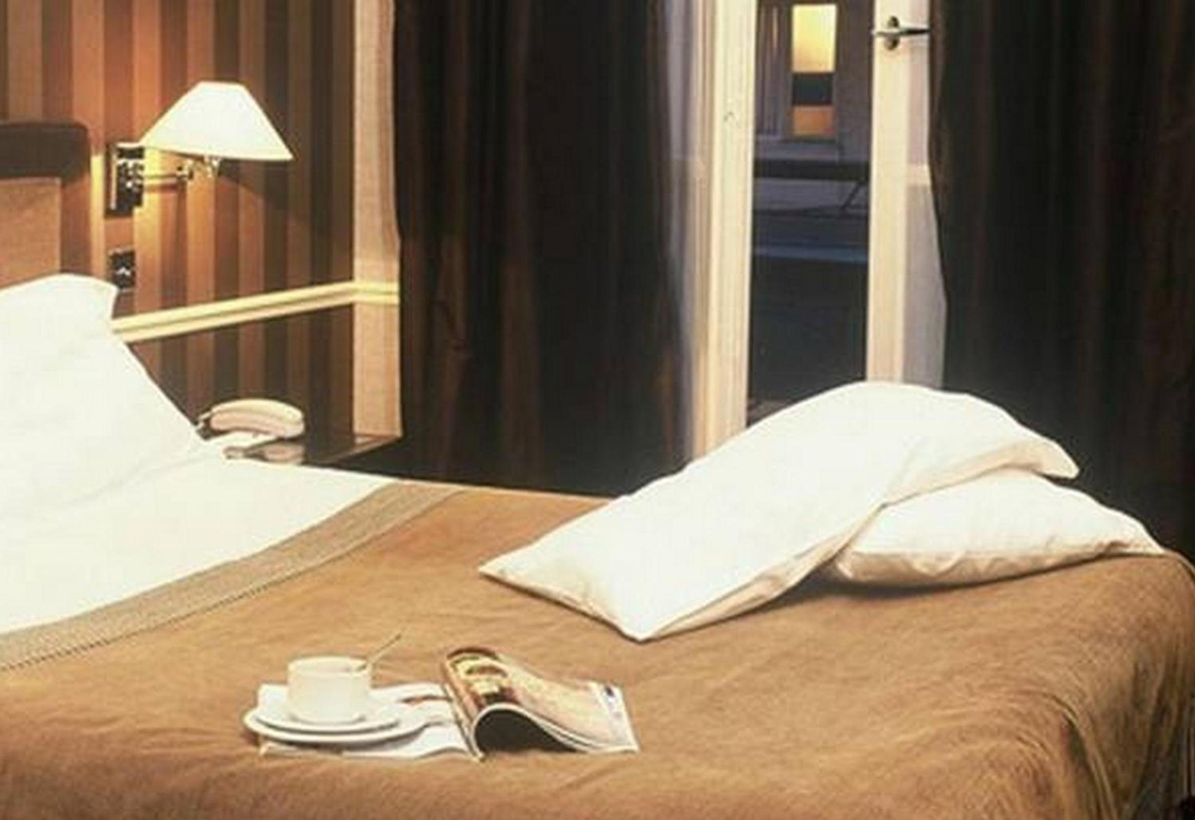 Two Adjacent Double Rooms (5 People)