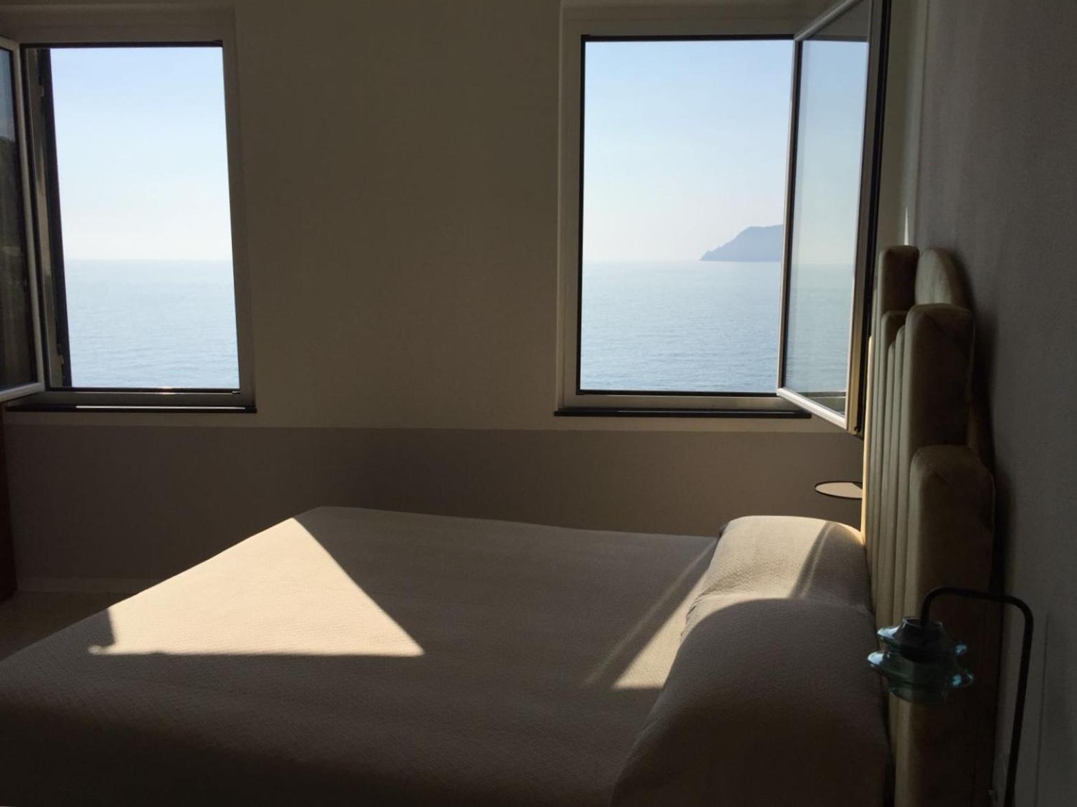 Deluxe Double Room with Sea View - Photo 5