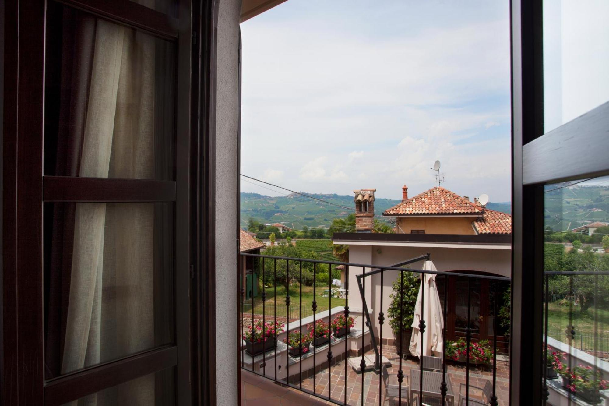 Double or Twin Room with Balcony photo 2