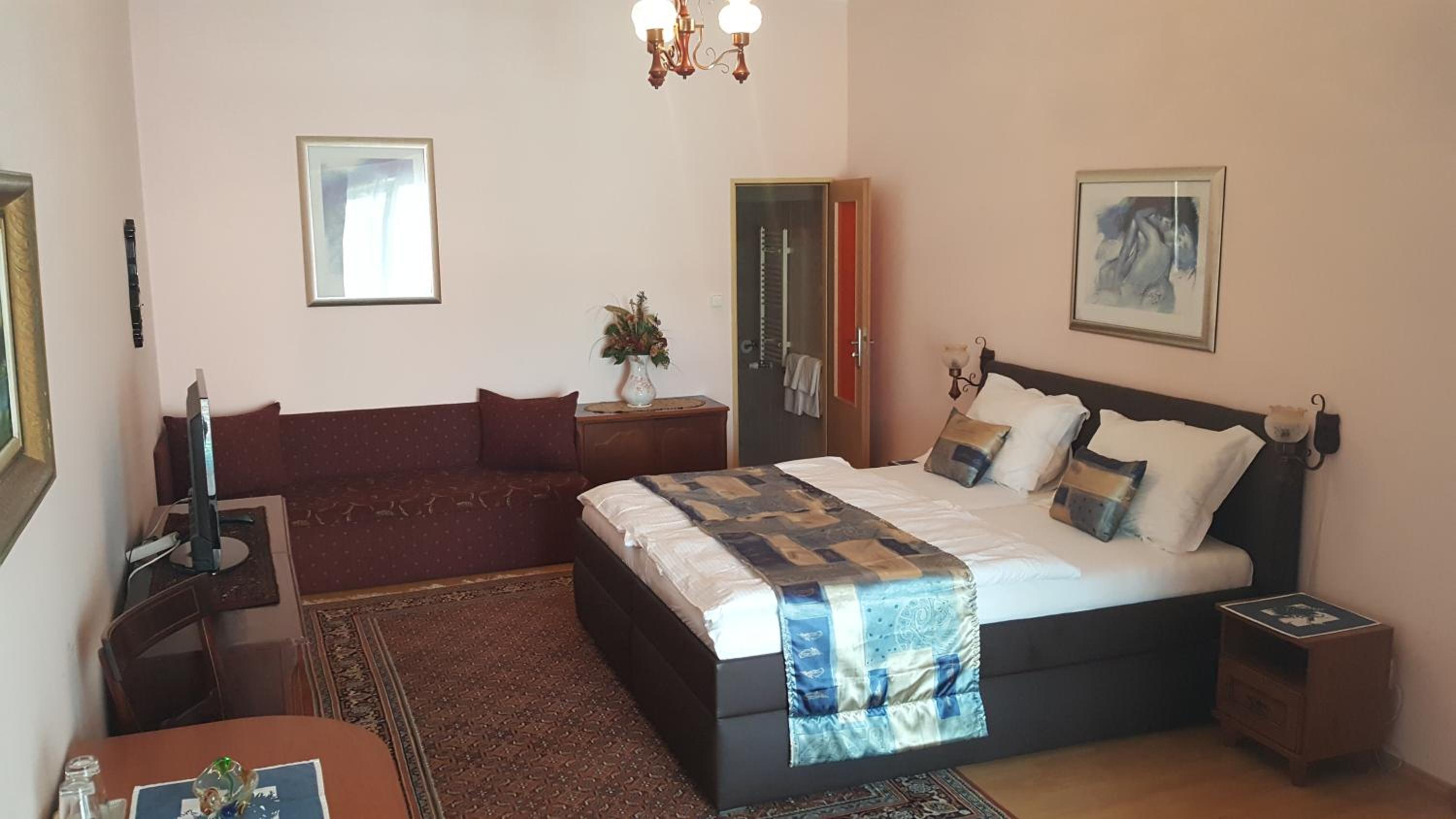 Deluxe Double Room with Bath photo 2