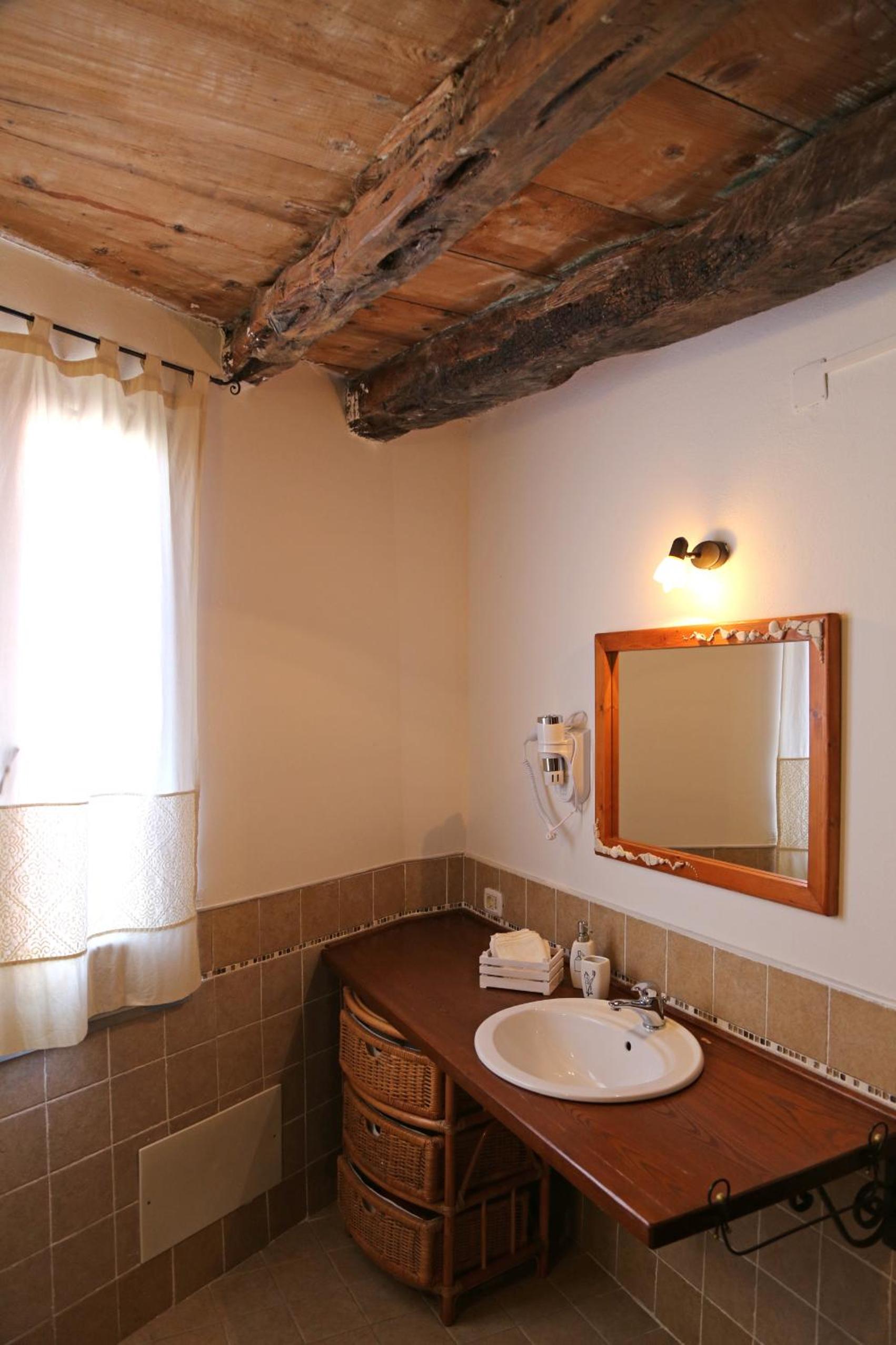 Double Room - Photo 7