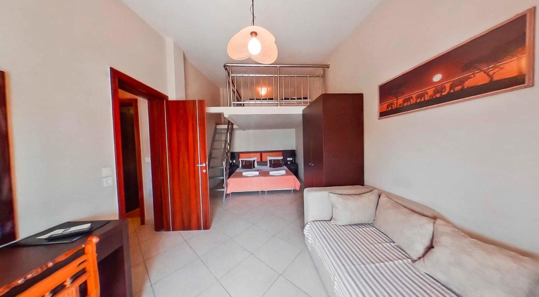 Deluxe Two-Bedroom Apartment (6 Adults)