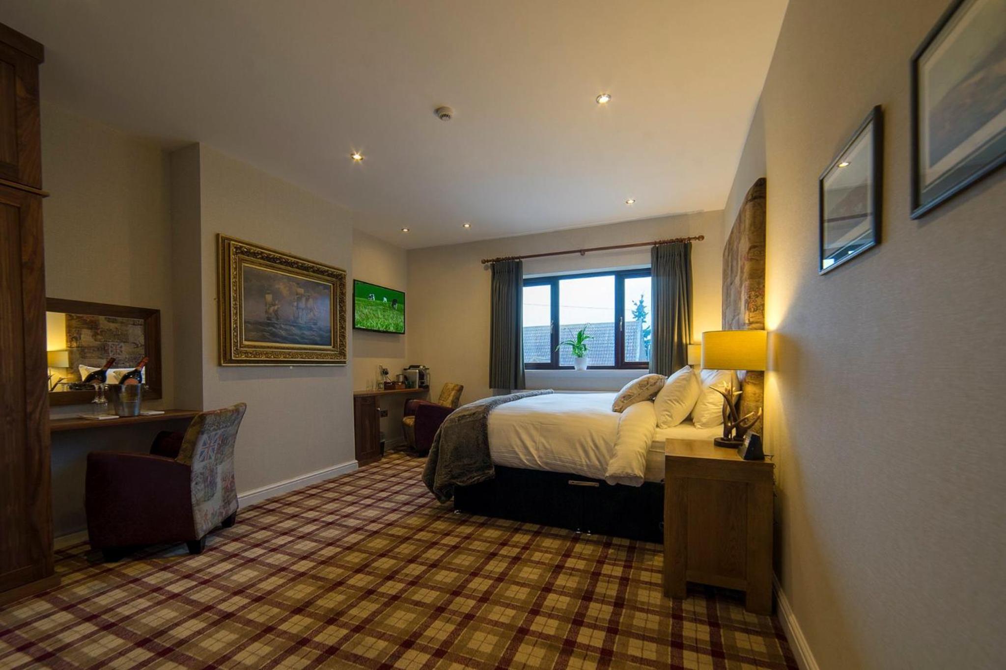 Superior King Room - Photo 7